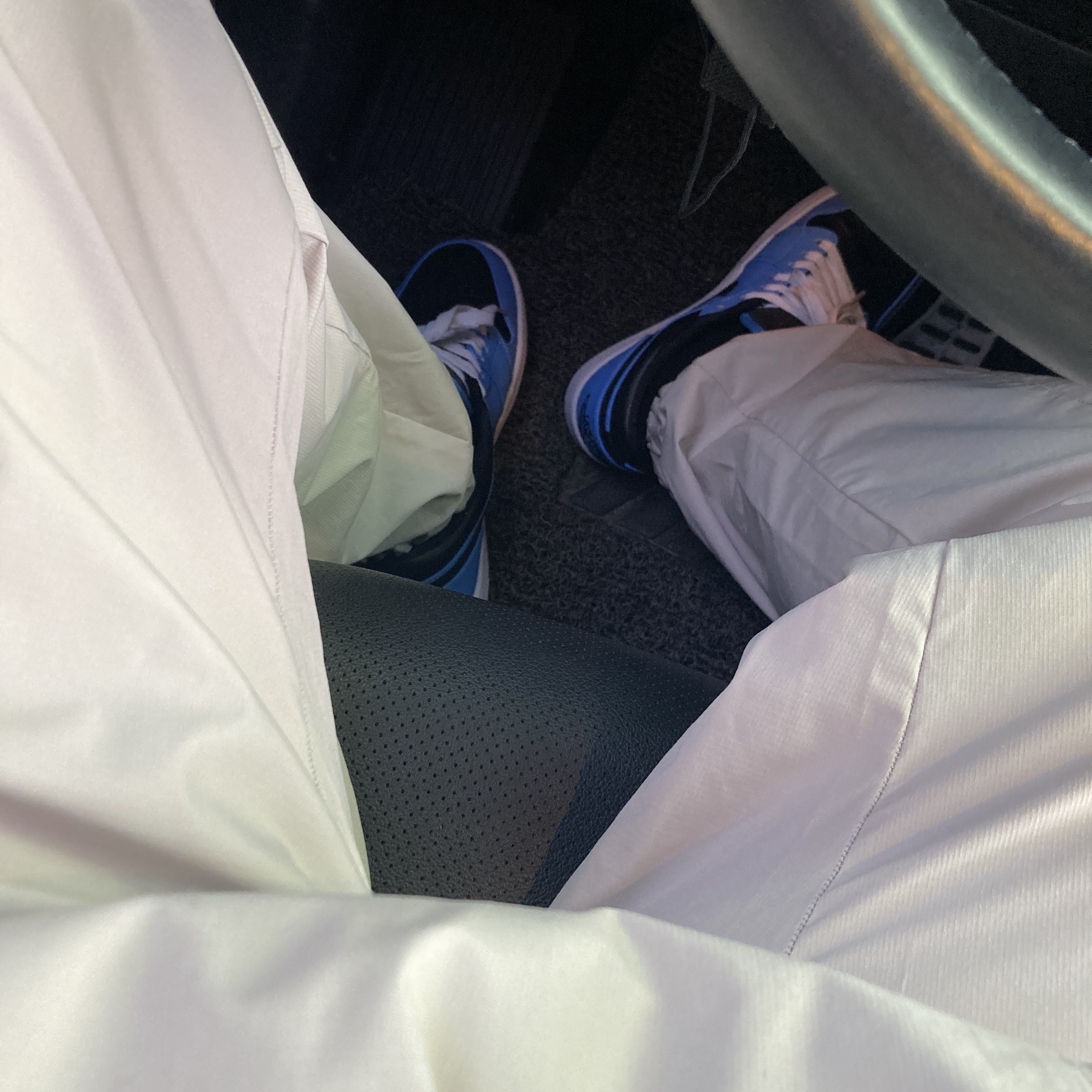 Jordan 1 Low University Blue Black 착용 스타일 - 2