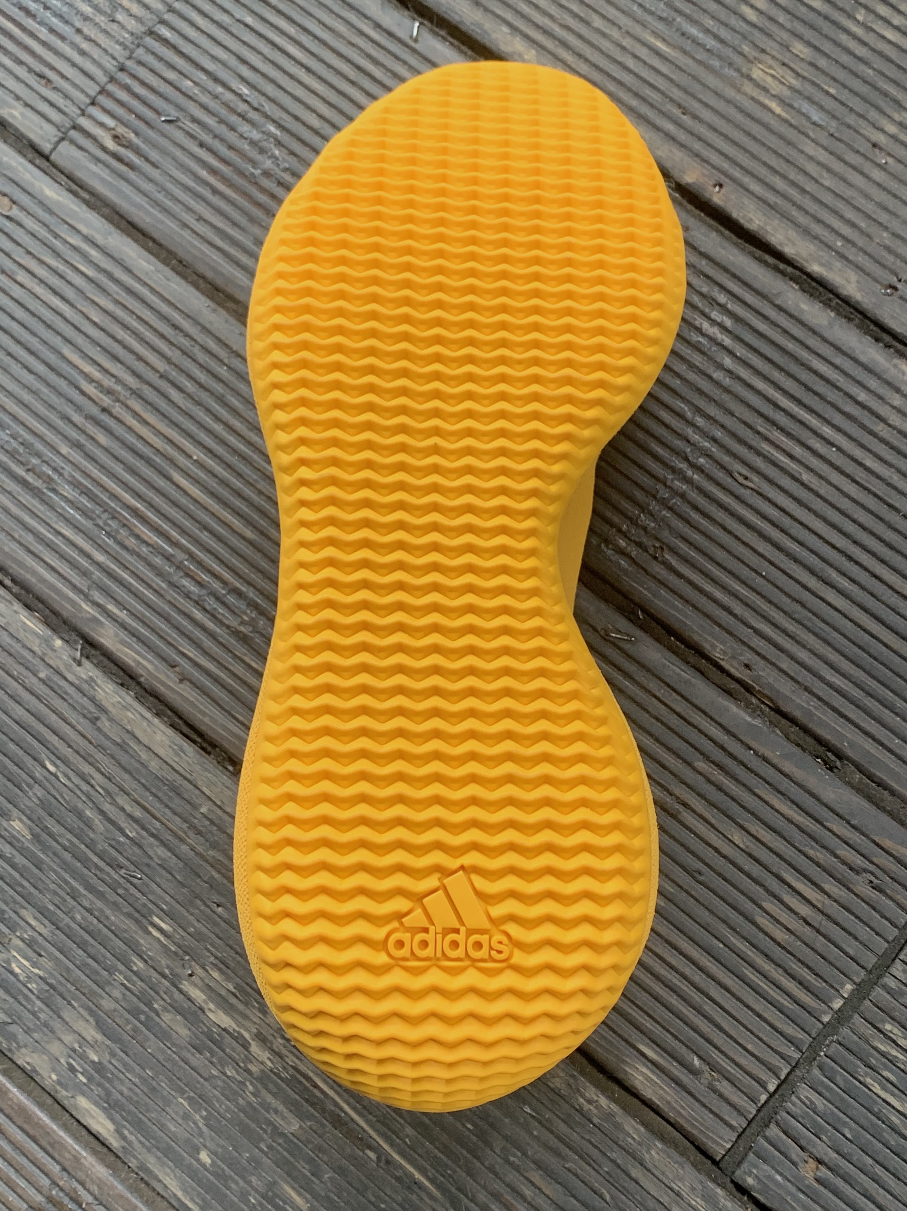 Adidas Yeezy Knit RNR Sulfur 착용 스타일 - 4