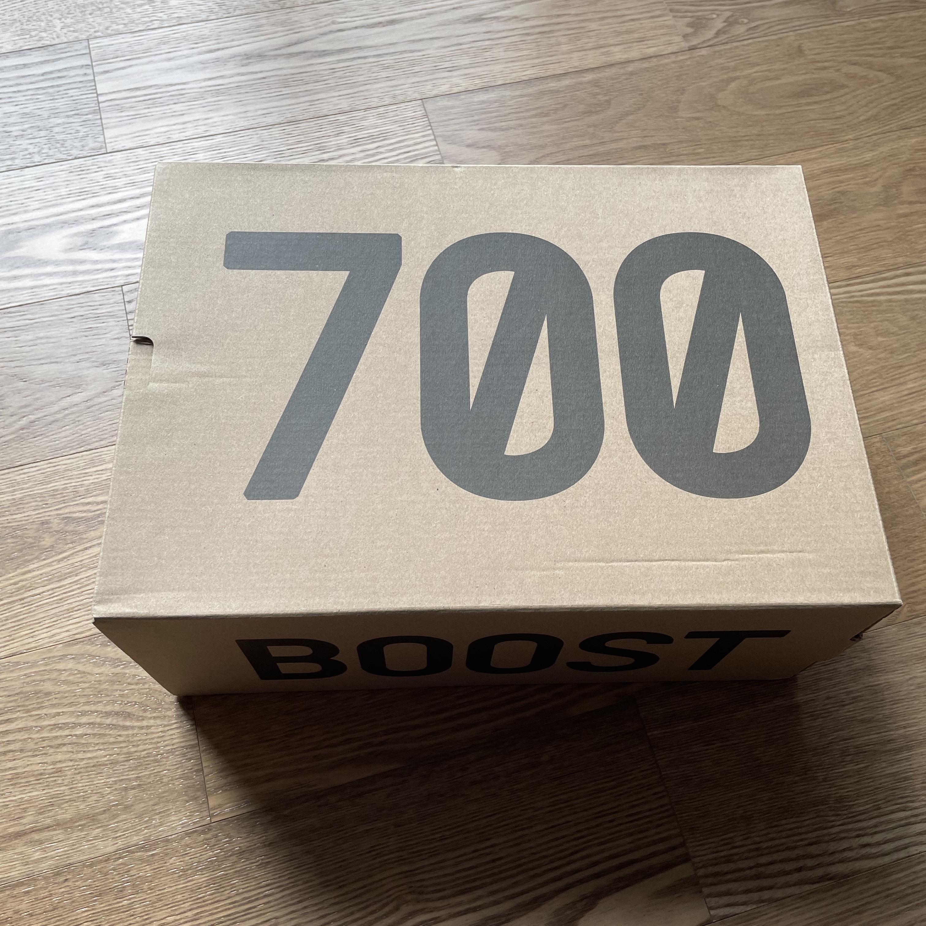 Adidas Yeezy Boost 700 Wash Orange 착용 스타일 - 1