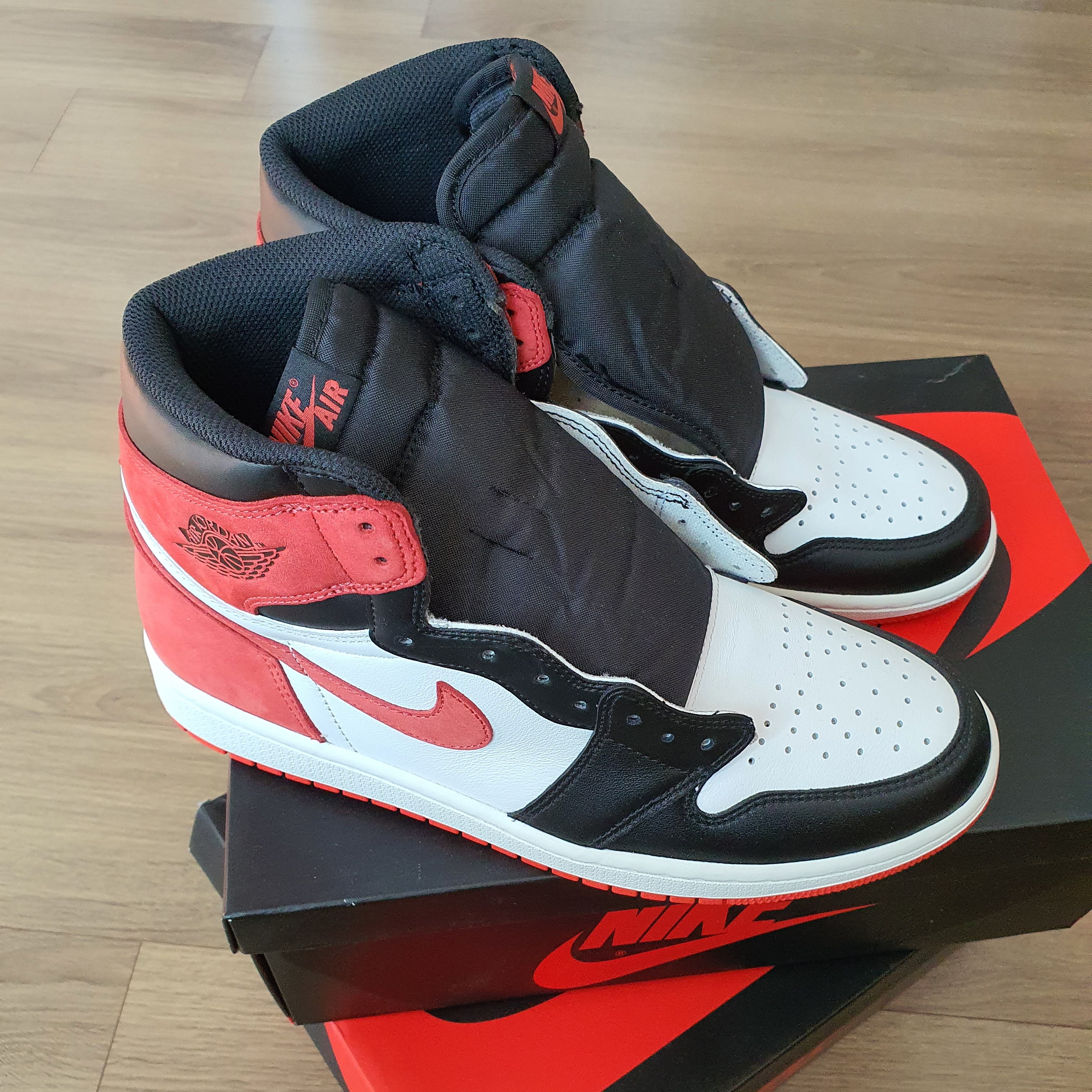 Jordan 1 Retro High OG Track Red 착용 스타일