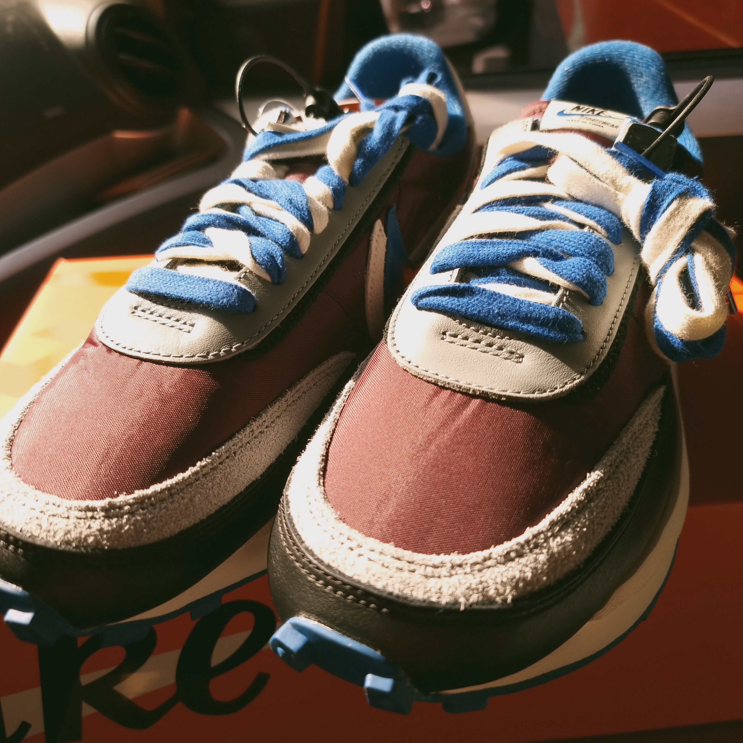 Nike x Sacai x Undercover LDWaffle Night Maroon Team Royal 착용 스타일 - 1