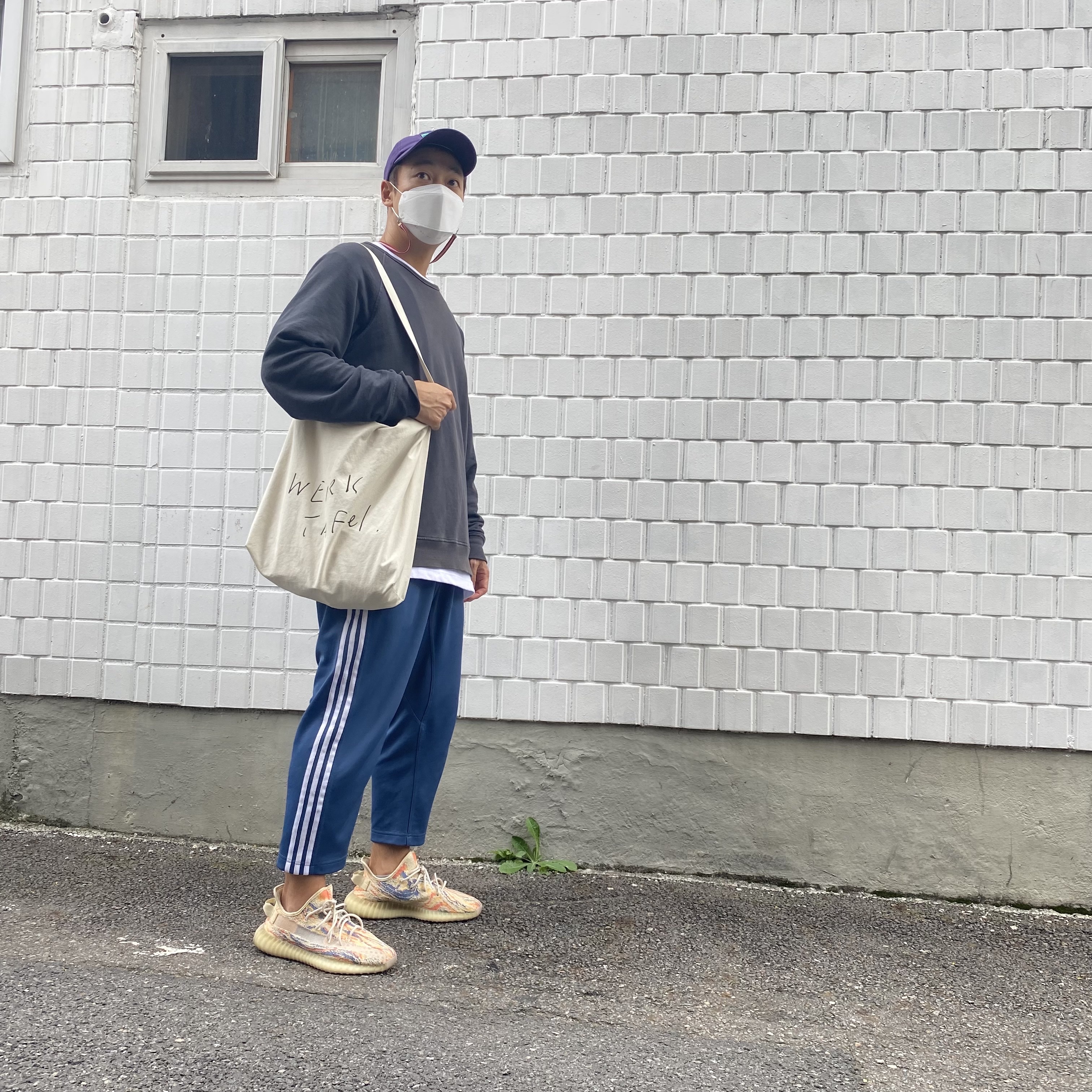 Adidas Yeezy Boost 350 V2 MX Oat 착용 스타일 - 1