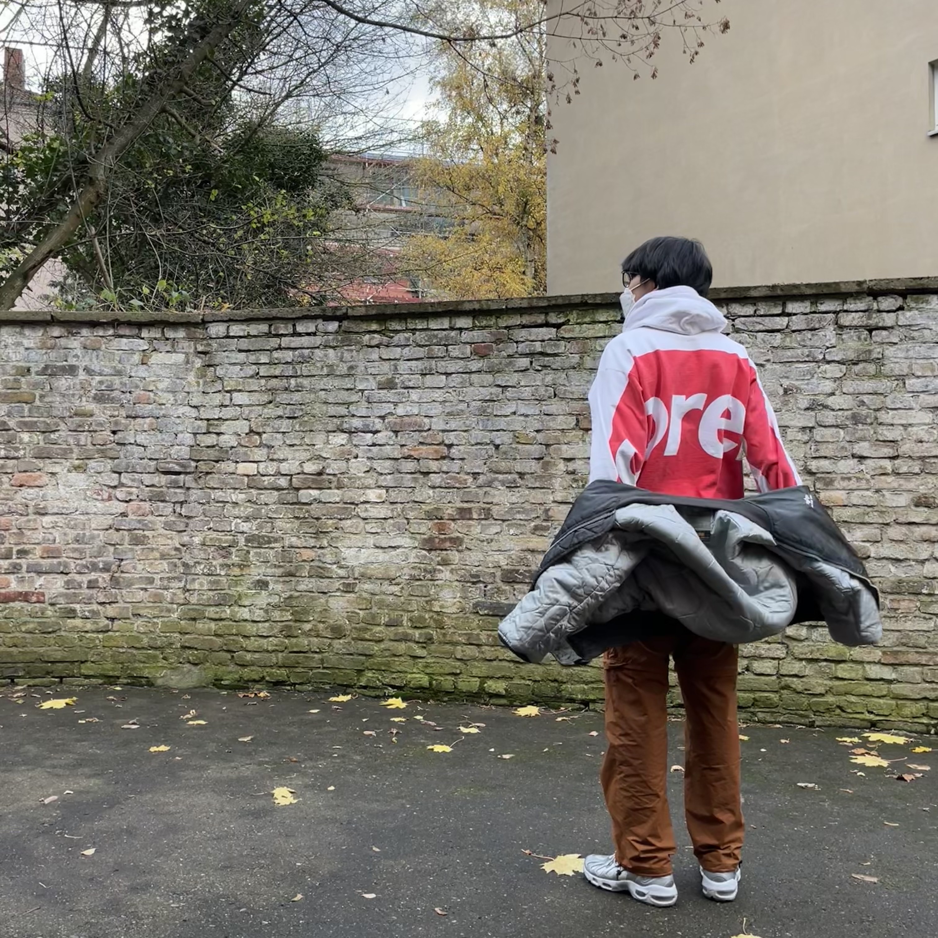Supreme Big Logo Hooded Sweatshirt White - 21SS, Nike x Supreme Air Max 96 Metallic Silver 착용 스타일 - 2