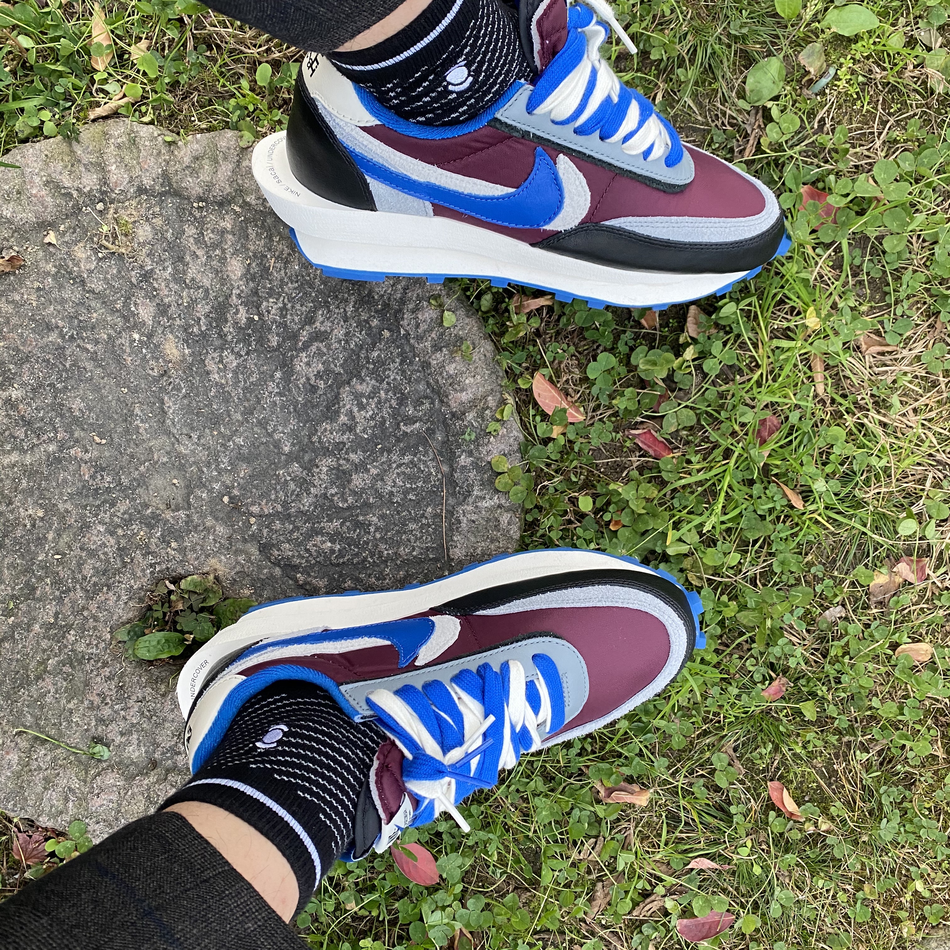 Nike x Sacai x Undercover LDWaffle Night Maroon Team Royal 착용 스타일
