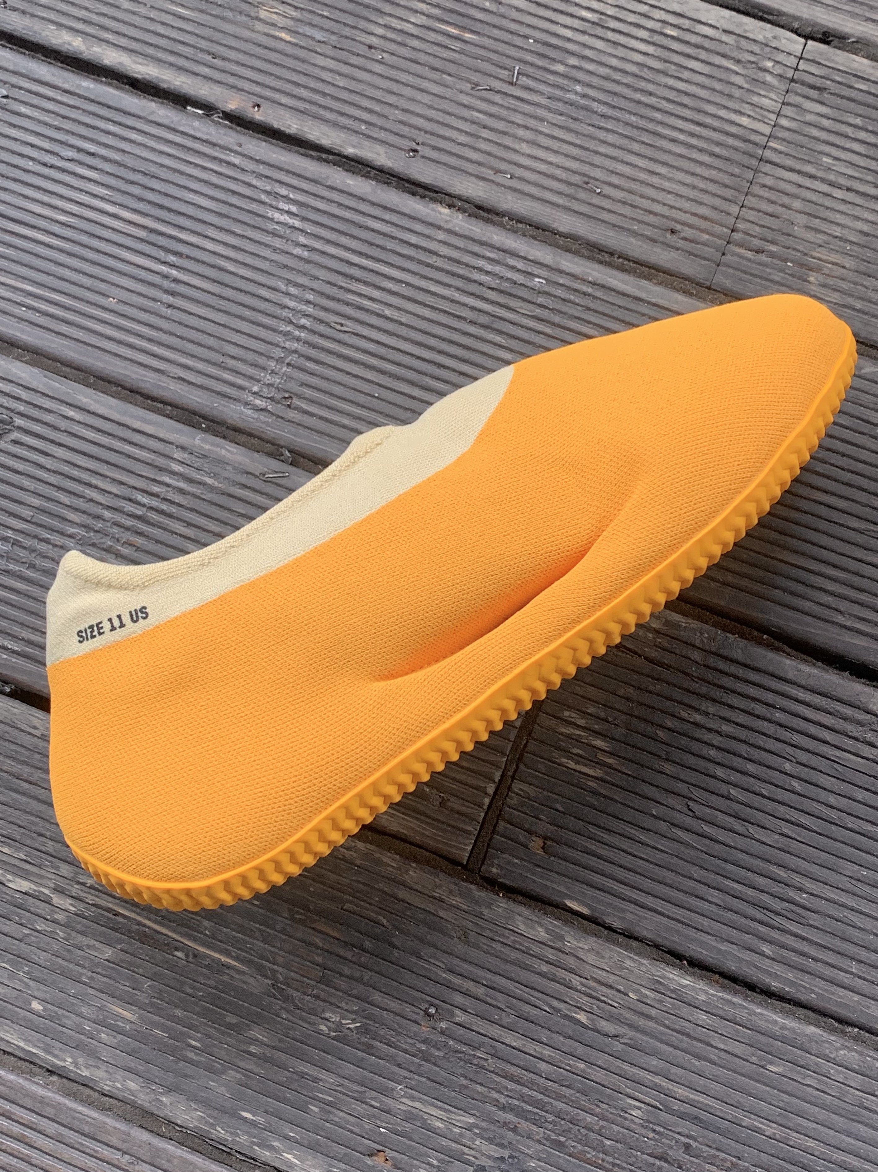 Adidas Yeezy Knit RNR Sulfur 착용 스타일 - 2