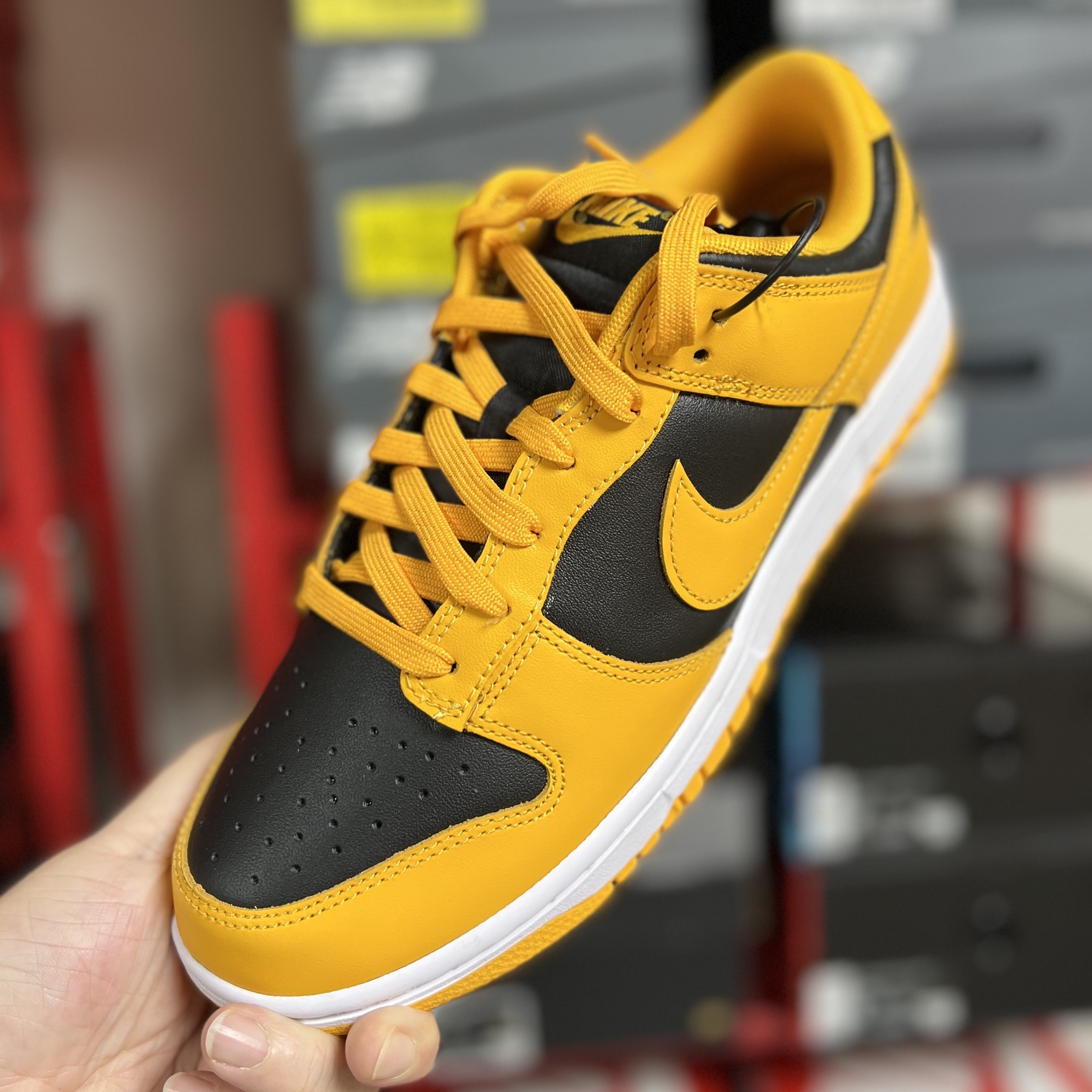 Nike Dunk Low Retro Championship Goldenrod 착용 스타일 - 1