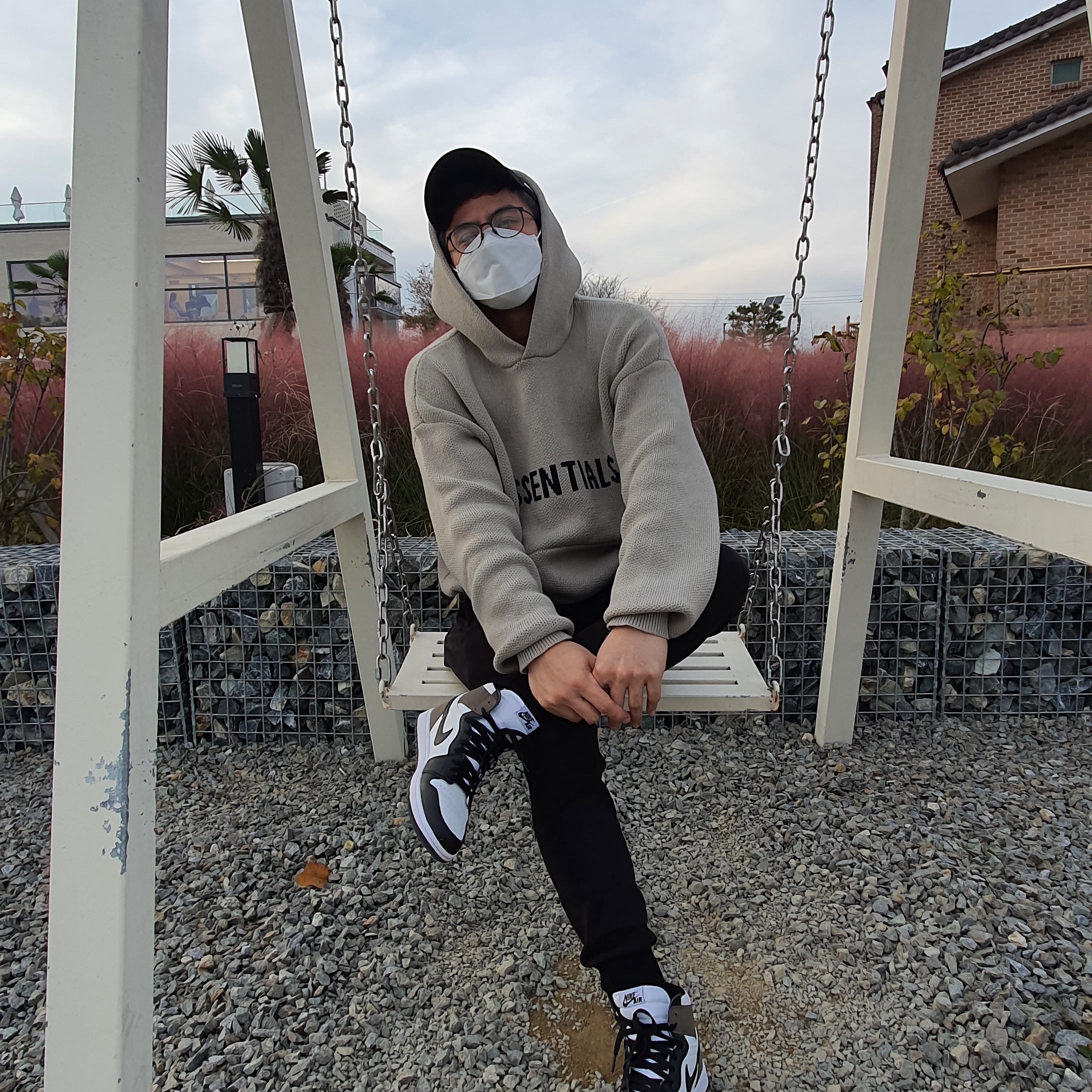 Jordan 1 Retro High OG Black Mocha, Essentials Knit Hoodie Olive - 20FW 착용 스타일 - 1