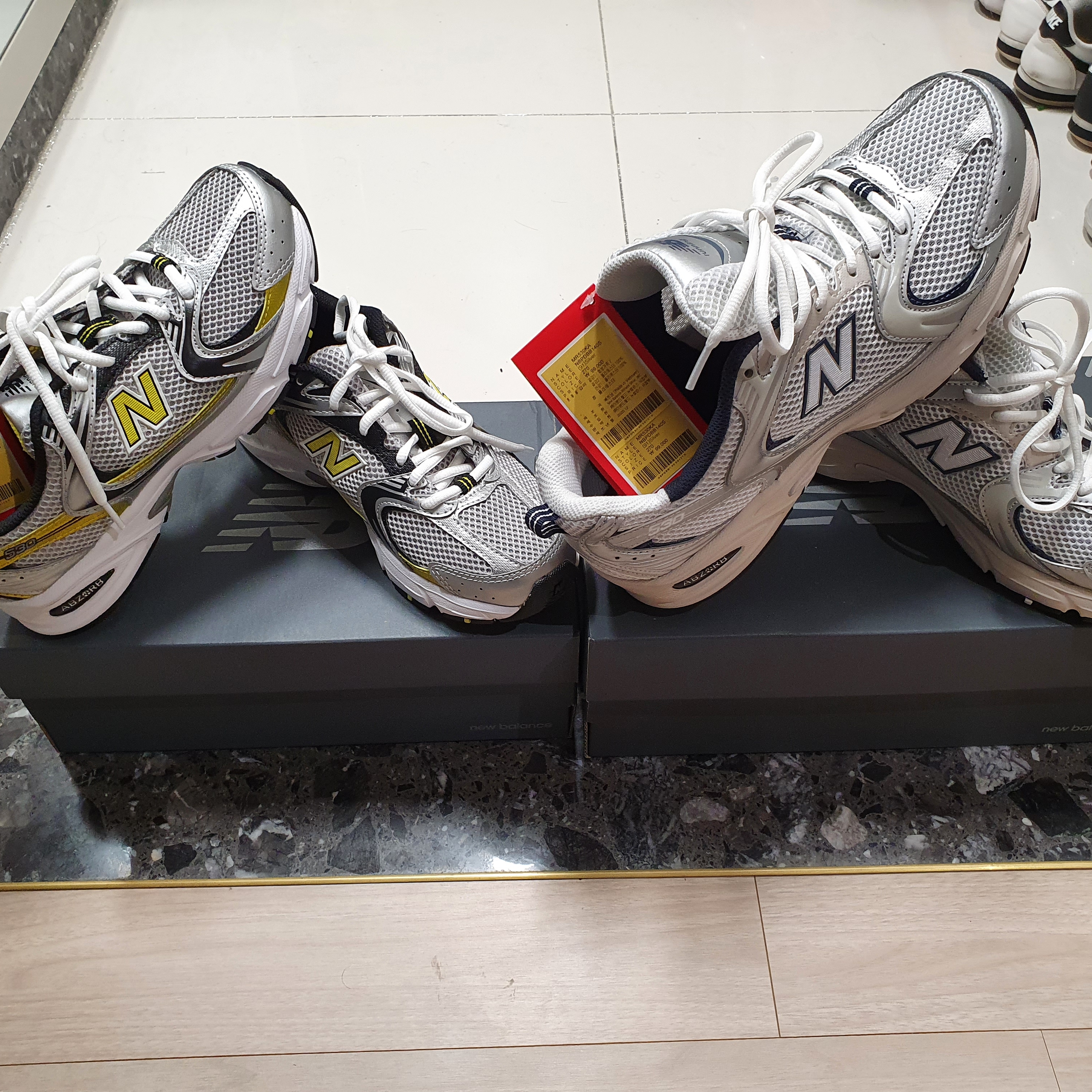 New Balance 530 Silver, New Balance 530 Steel Grey 착용 스타일 - 1