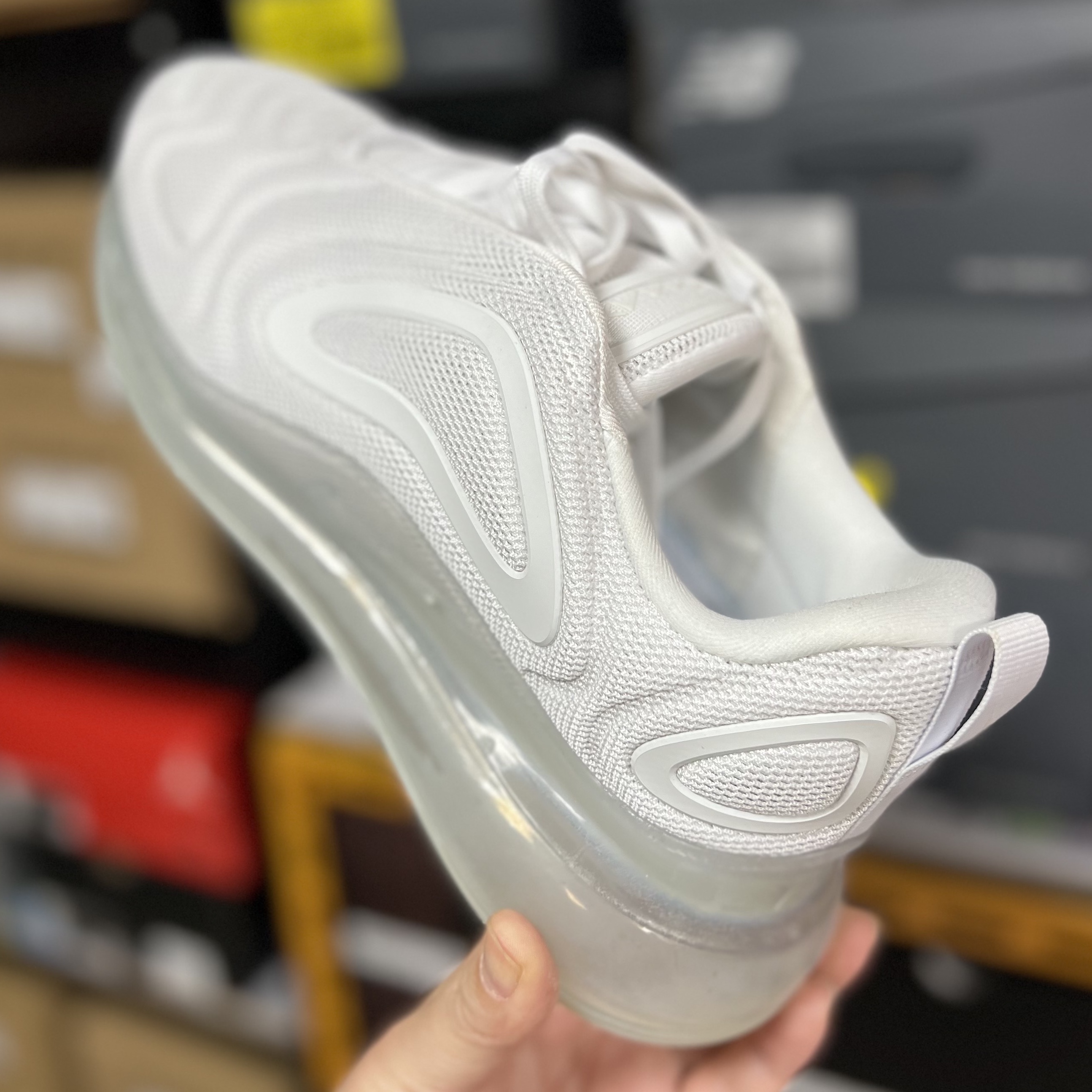 Nike Air Max 720 Pure Platinum 착용 스타일 - 2
