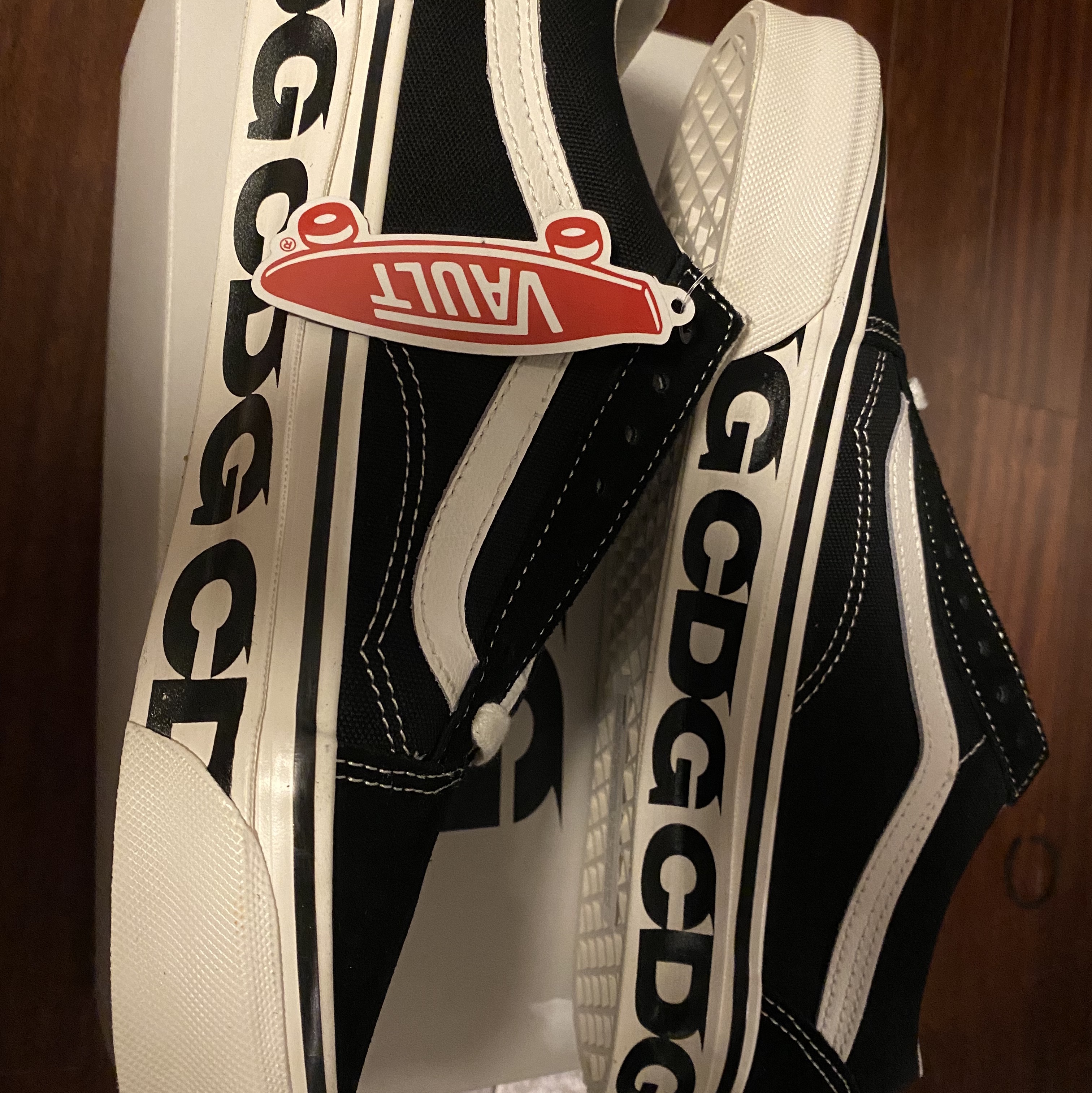 Vans Vault x CDG OG Old Skool LX Side Wall 착용 스타일 - 1