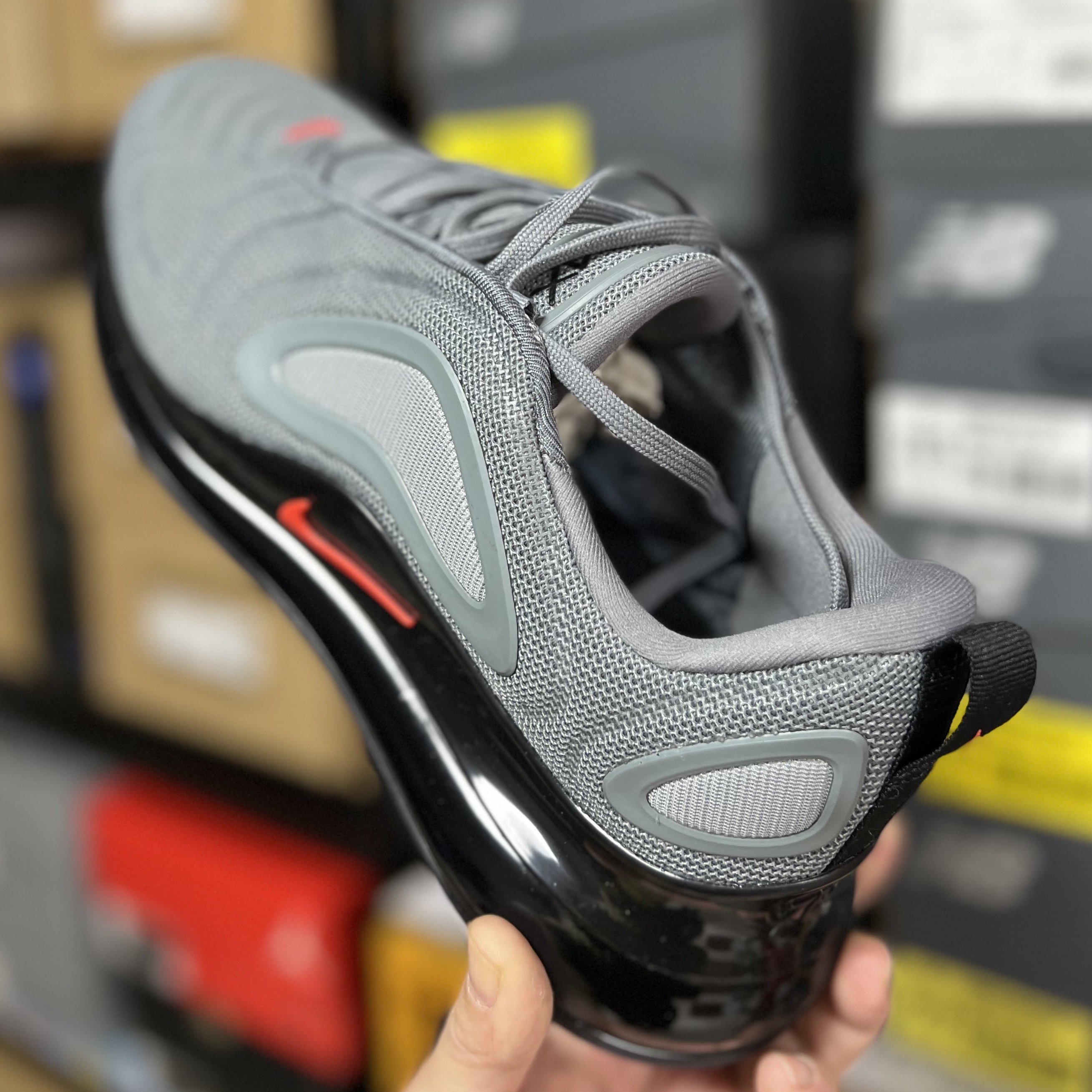 Nike Air Max 720 Cool Grey 착용 스타일 - 2