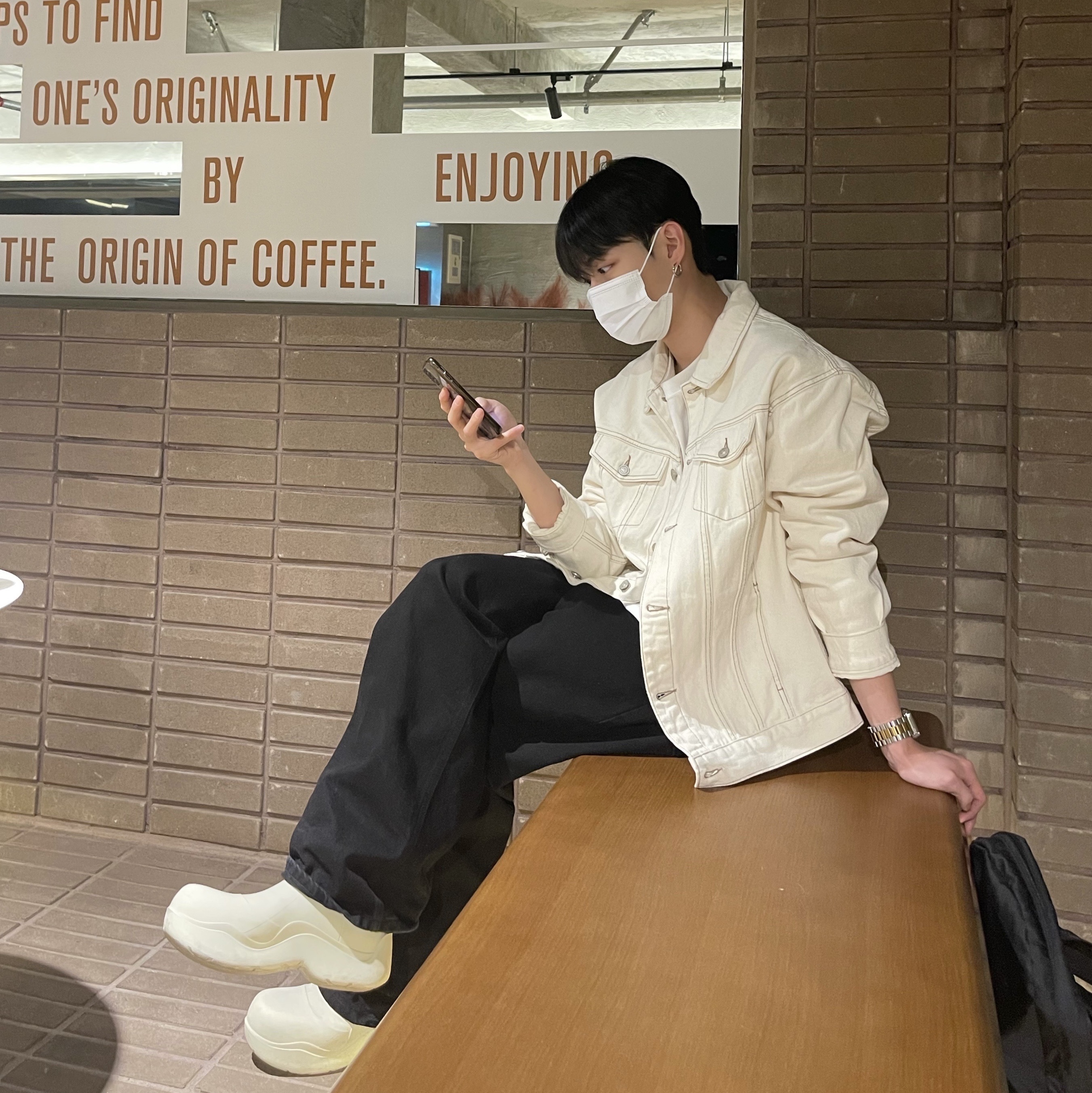 Bottega Veneta Puddle Ankle Boots Sea Salt, Stussy x CDG Dot LS T-Shirt White 착용 스타일 - 1