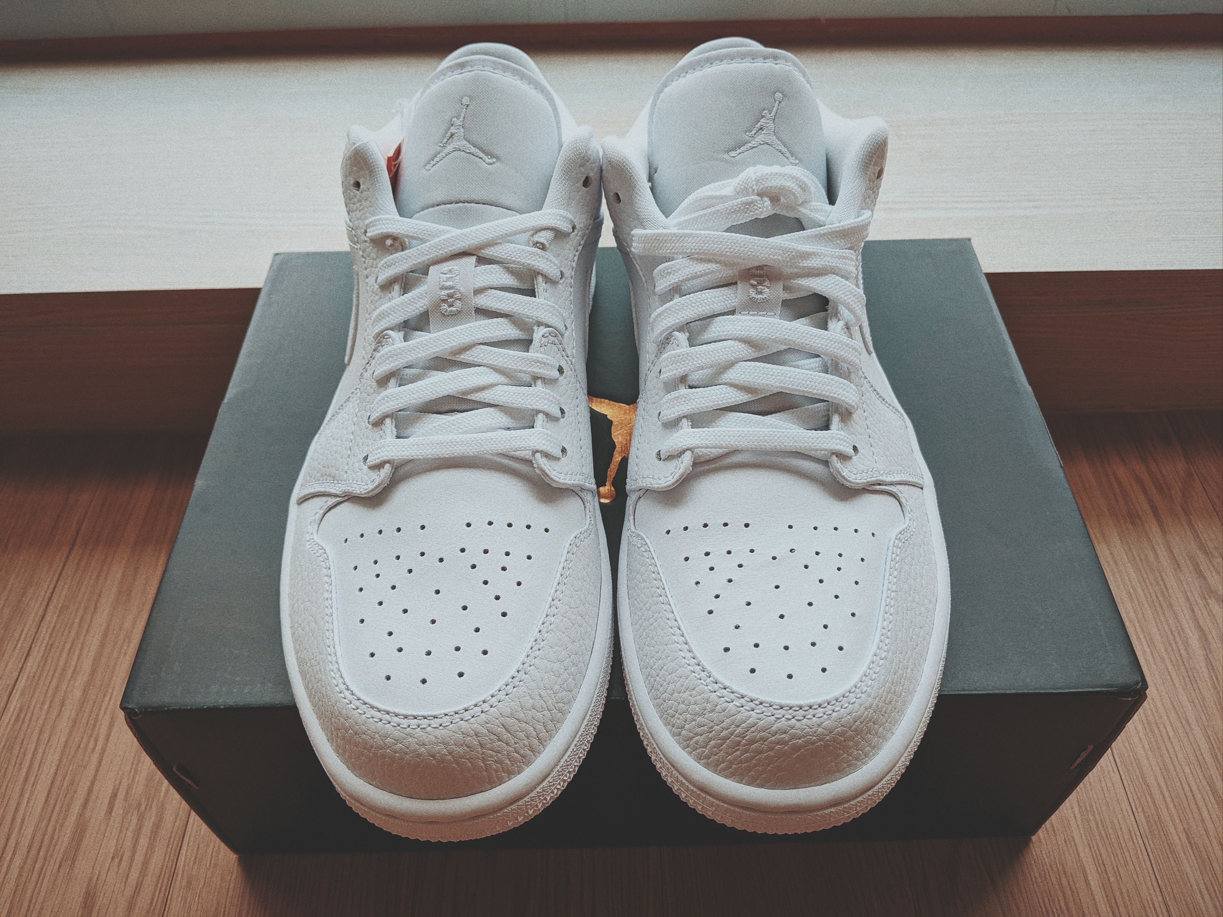 Jordan 1 Low Triple White Tumbled Leather 2020 착용 스타일