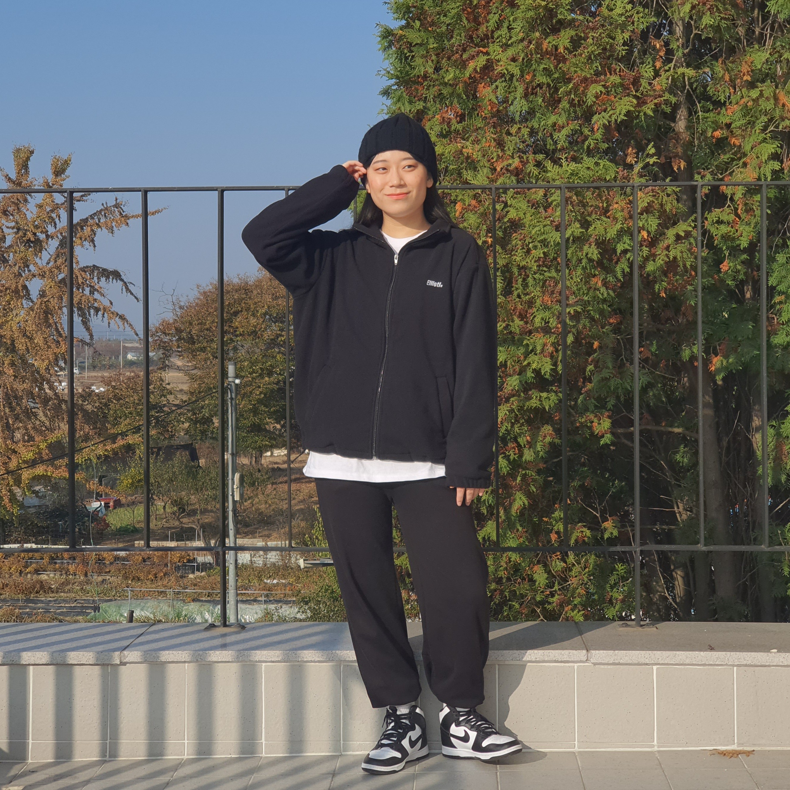 (W) Nike Dunk High Black and White 착용 스타일 - 2
