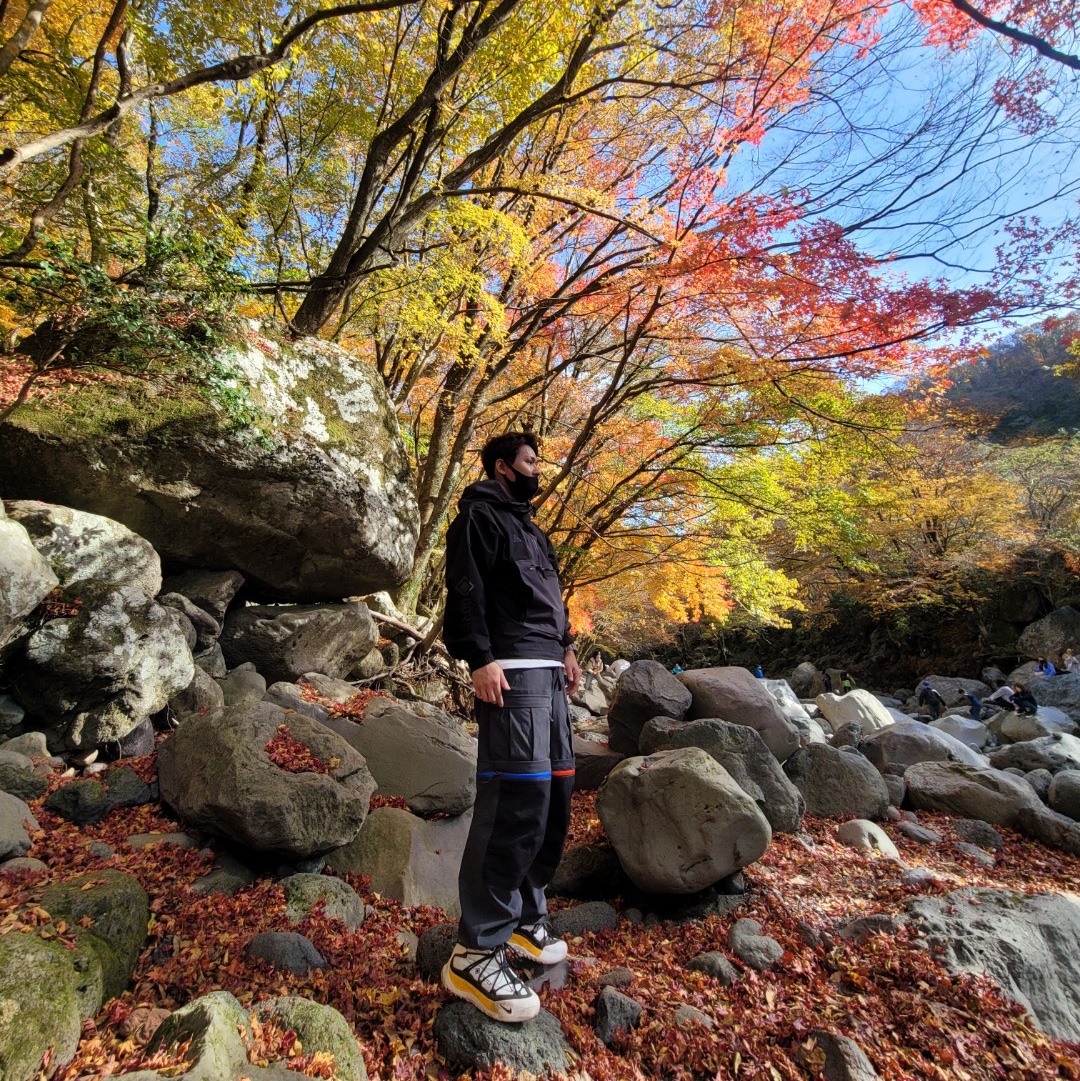 Nike ACG Smith Summit Cargo Pants Dark Smoke Grey - Asia, Nike ACG Gore-Tex Paclite Jacket Black Anthracite - US/EU 착용 스타일