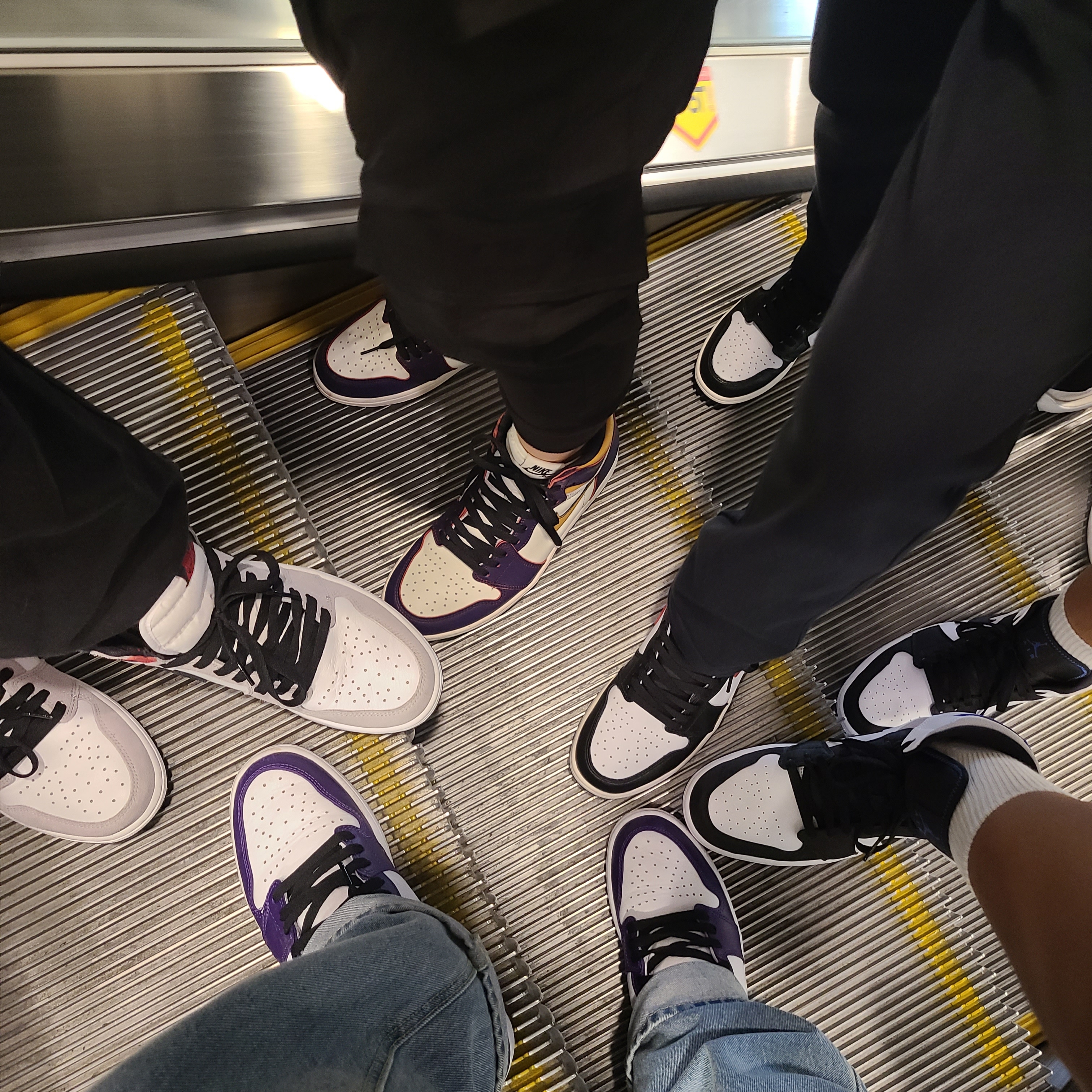 Jordan 1 Retro High OG Court Purple 2020, Jordan 1 Retro High OG Light Smoke Grey 착용 스타일 - 2