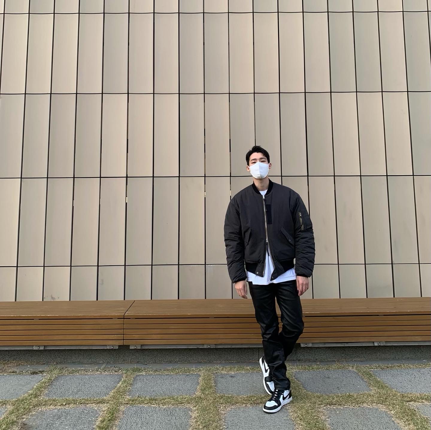 Jordan 1 Retro High OG Black White 2014 착용 스타일 - 3