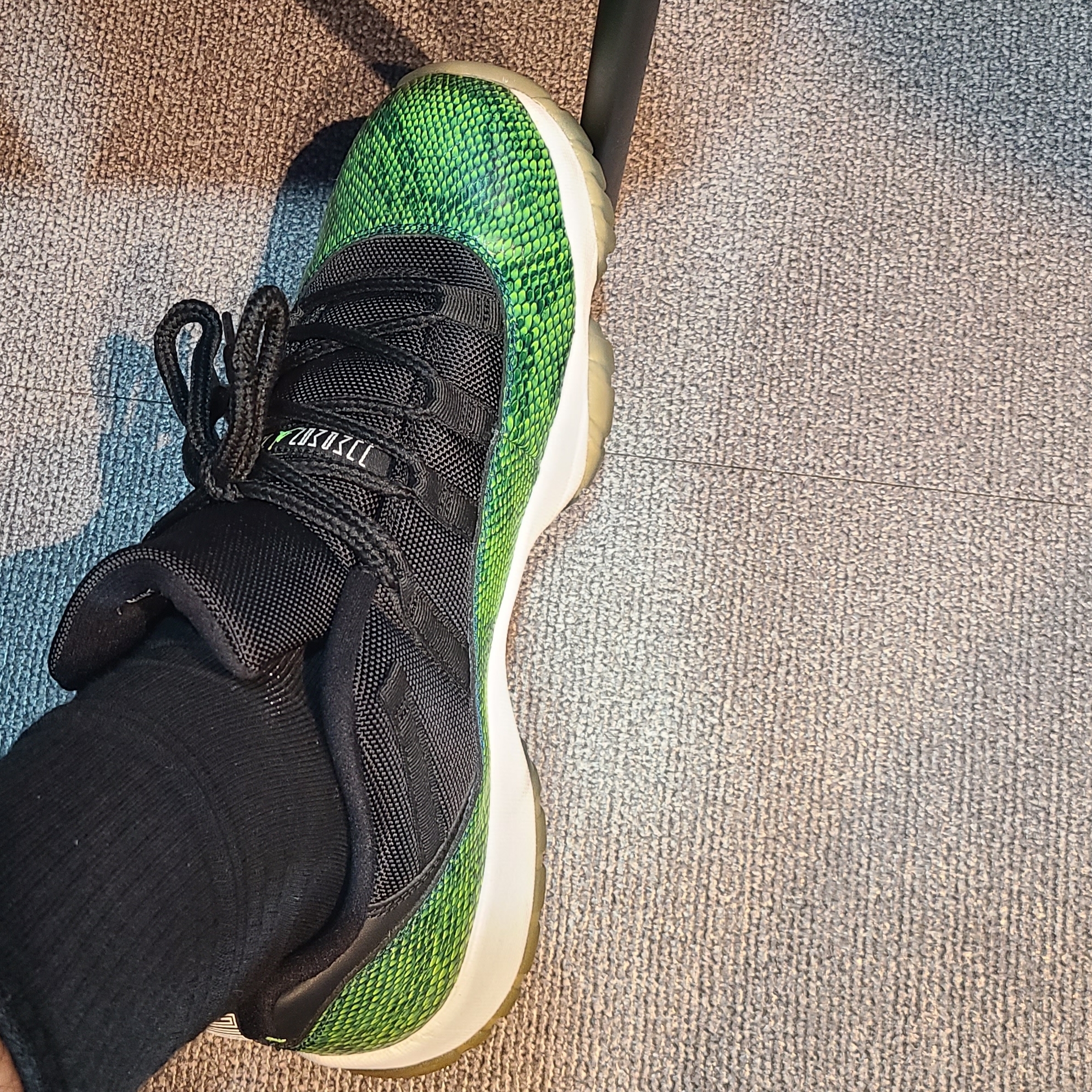 Jordan 11 Retro Low Green Snakeskin 착용 스타일 - 1