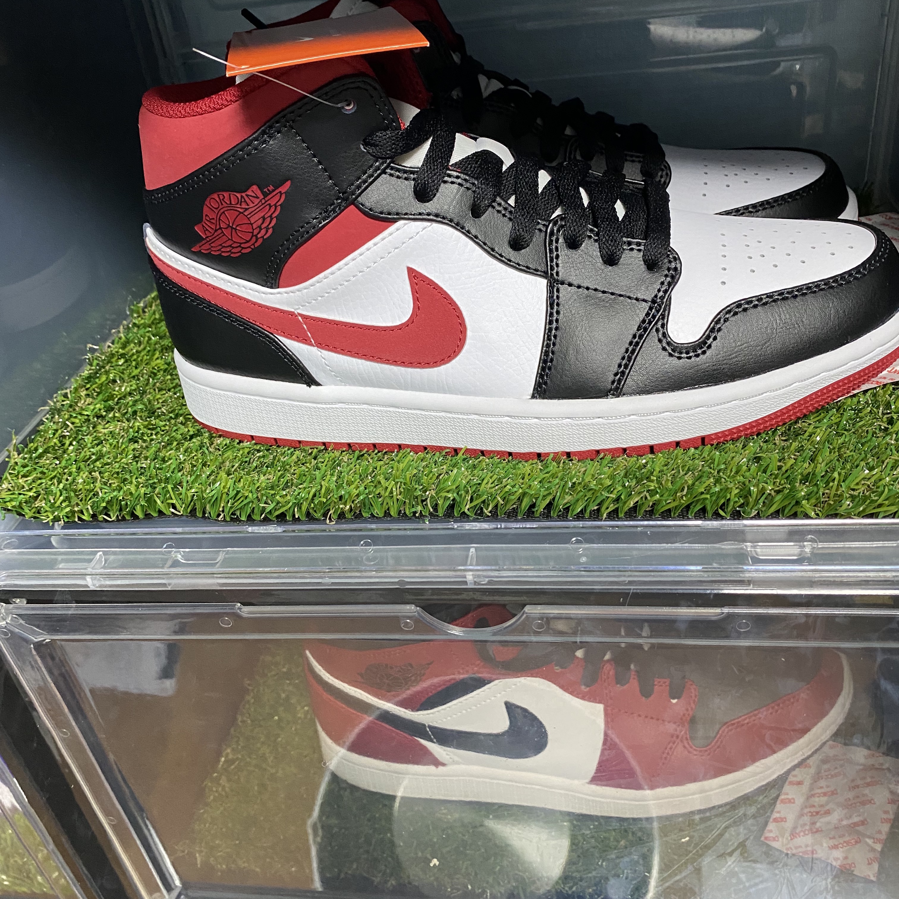 Jordan 1 Mid Gym Red Black White 착용 스타일