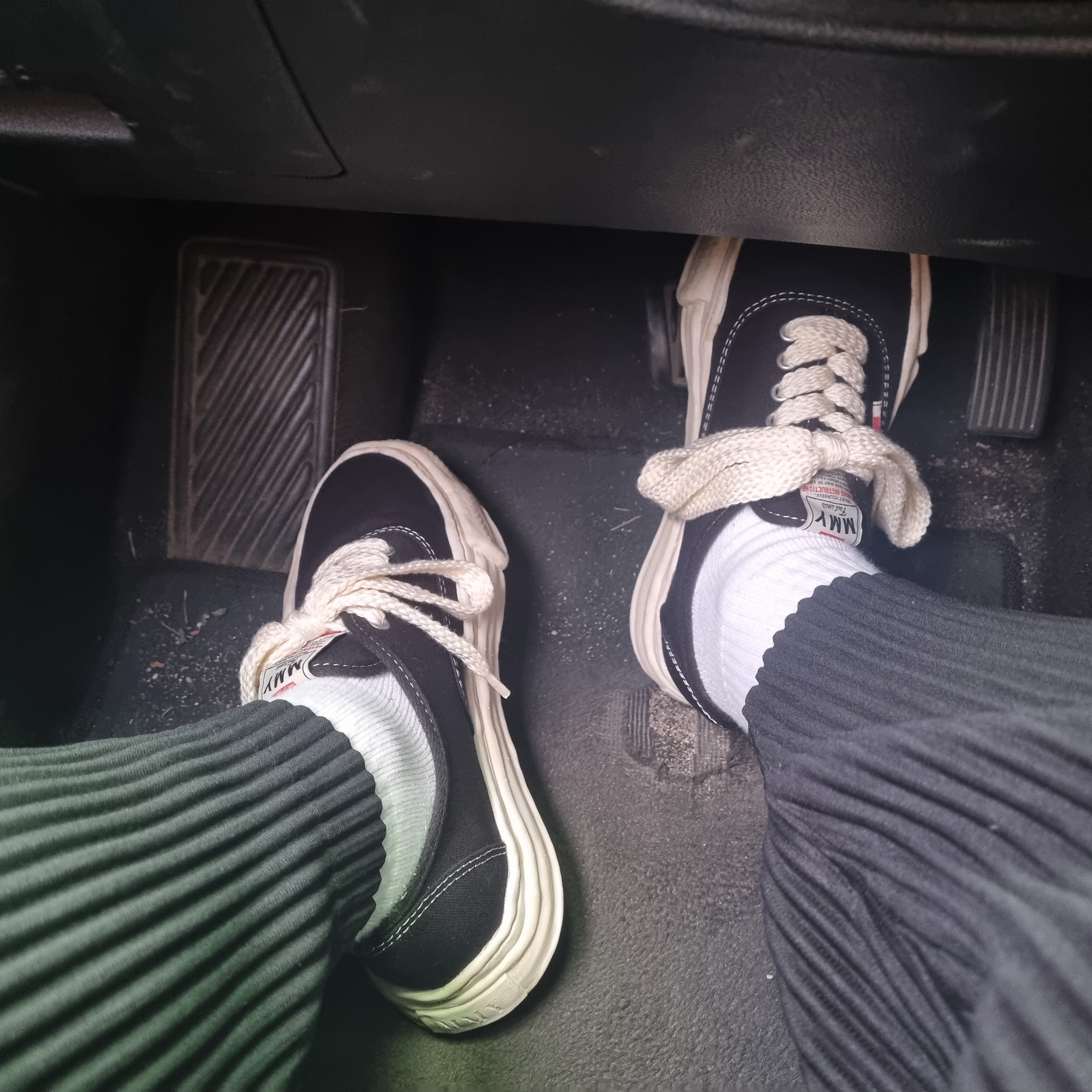 Maison Mihara Yasuhiro Baker OG Sole OD Canvas Low-top Sneakers Black 착용 스타일 - 3