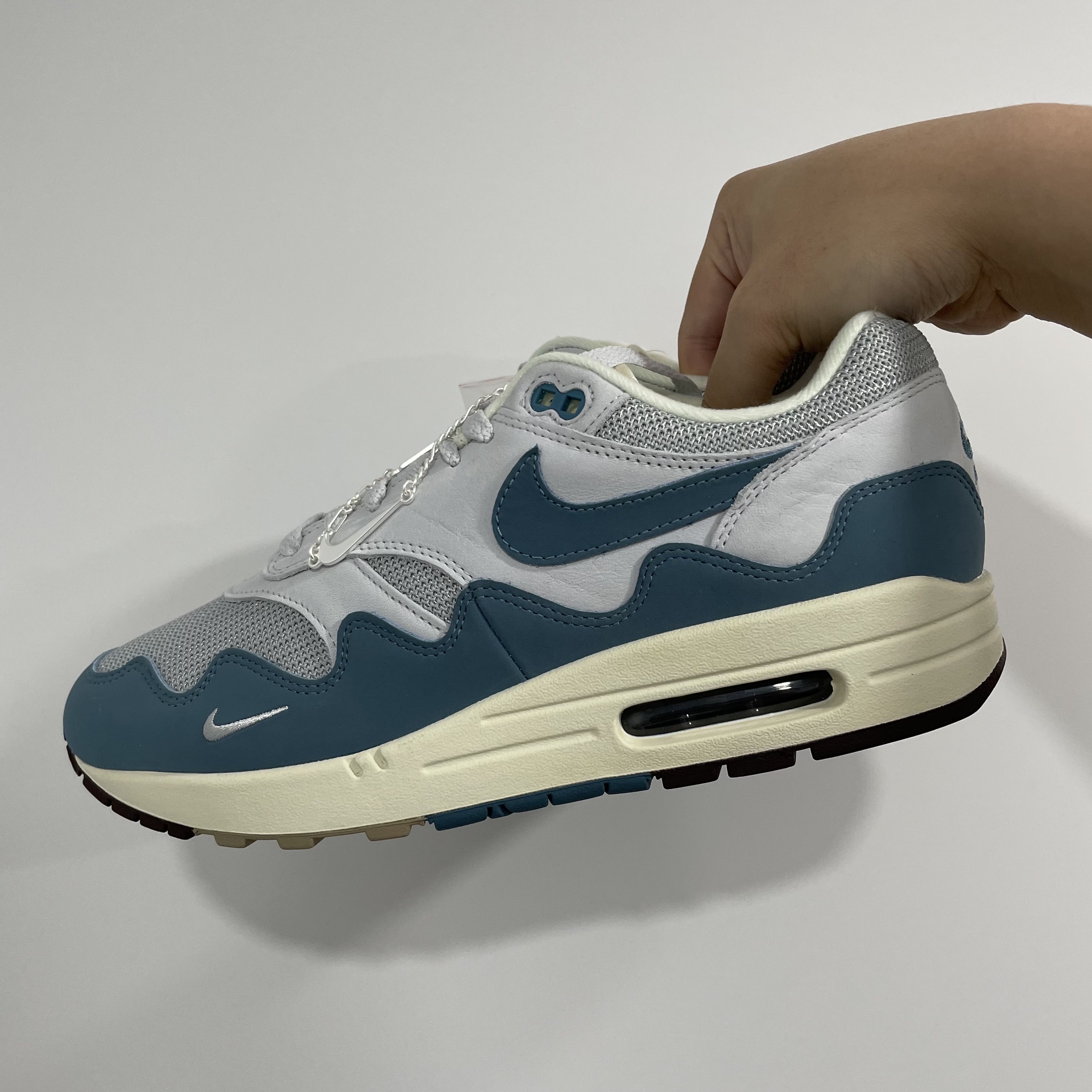 Nike x Patta Air Max 1 Noise Aqua 착용 스타일 - 3
