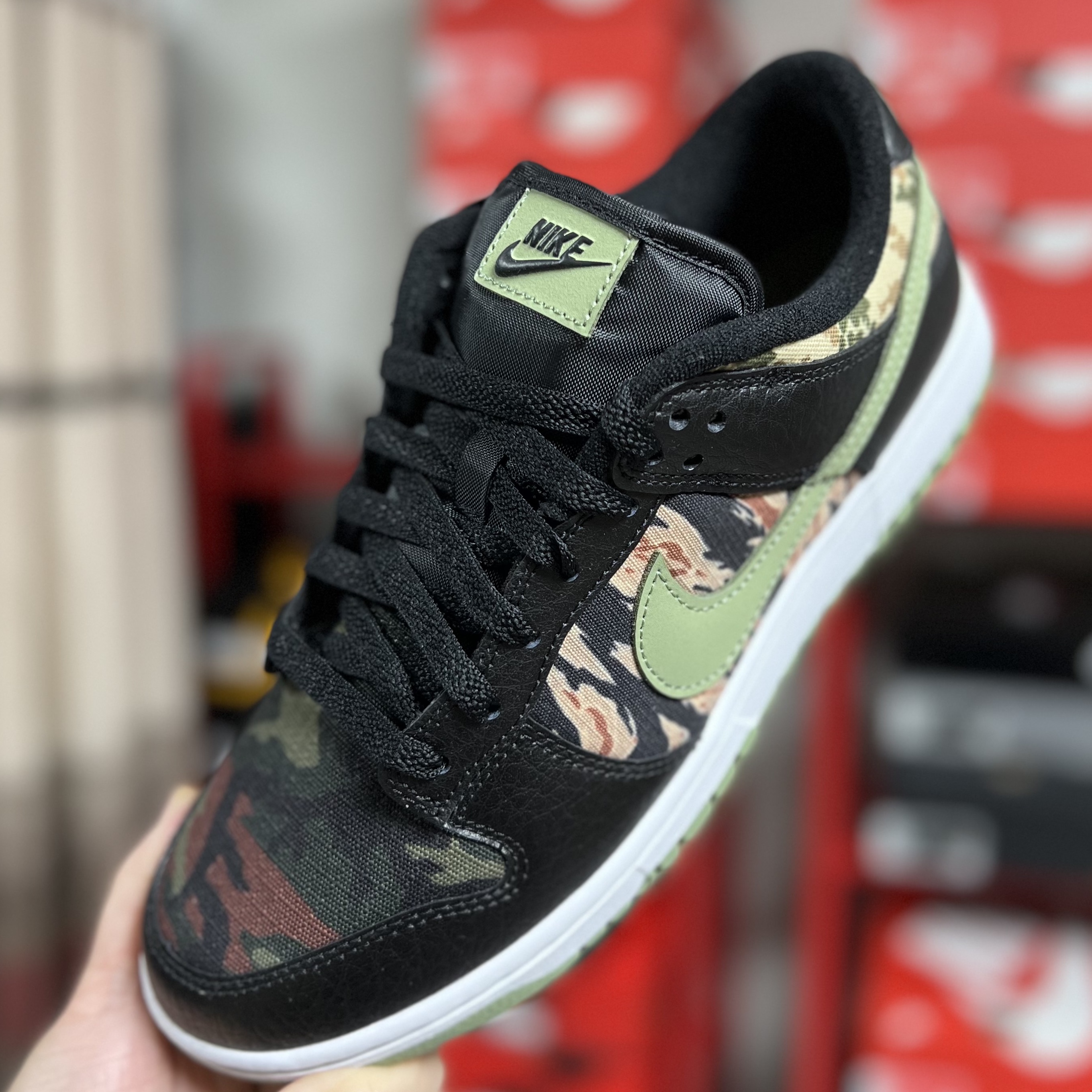 Nike Dunk Low SE Black Multi Camo 착용 스타일 - 1