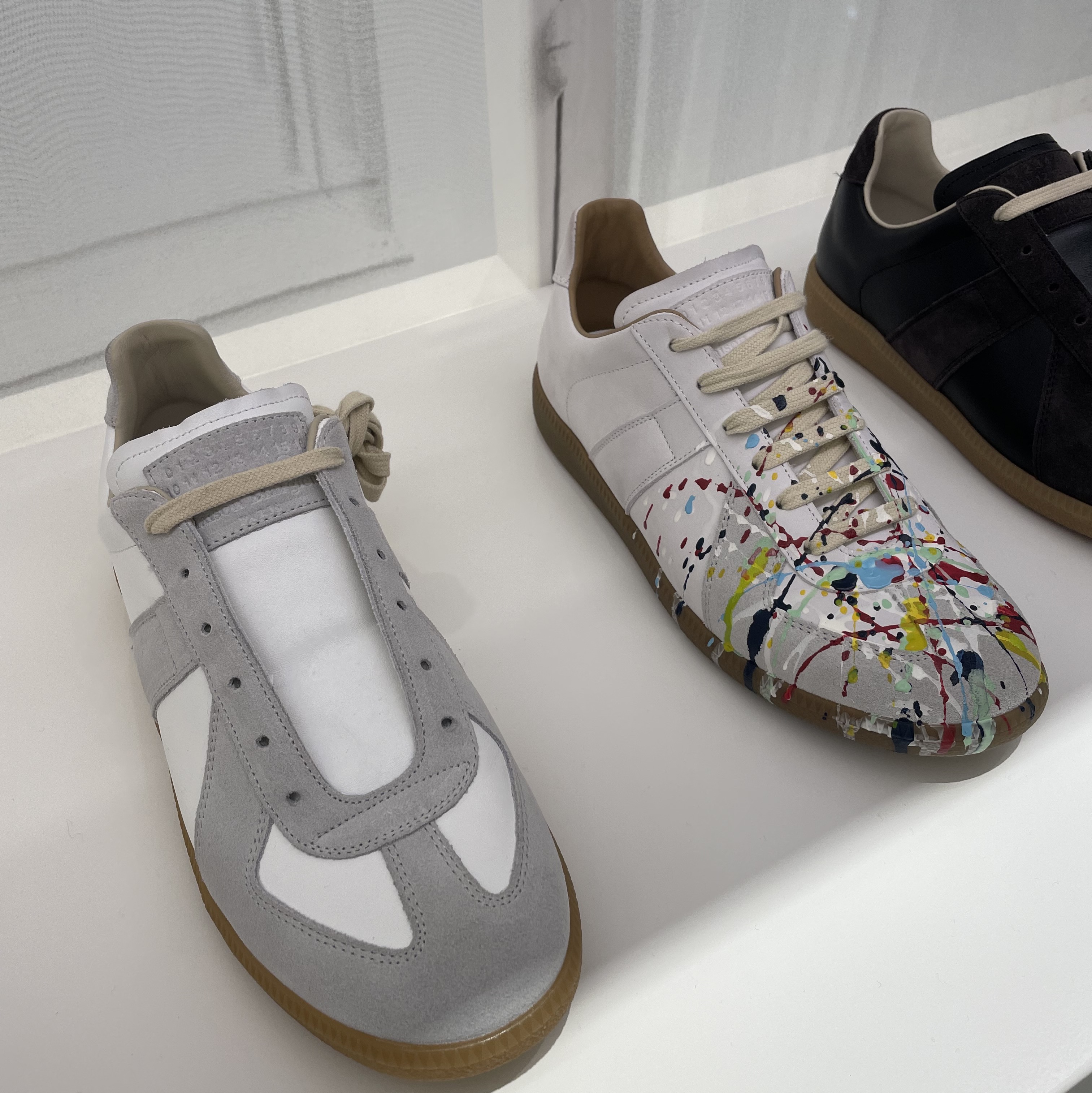 Maison Margiela Calfskin Replica Sneakers, Maison Margiela Replica Paint Drop Sneakers 착용 스타일