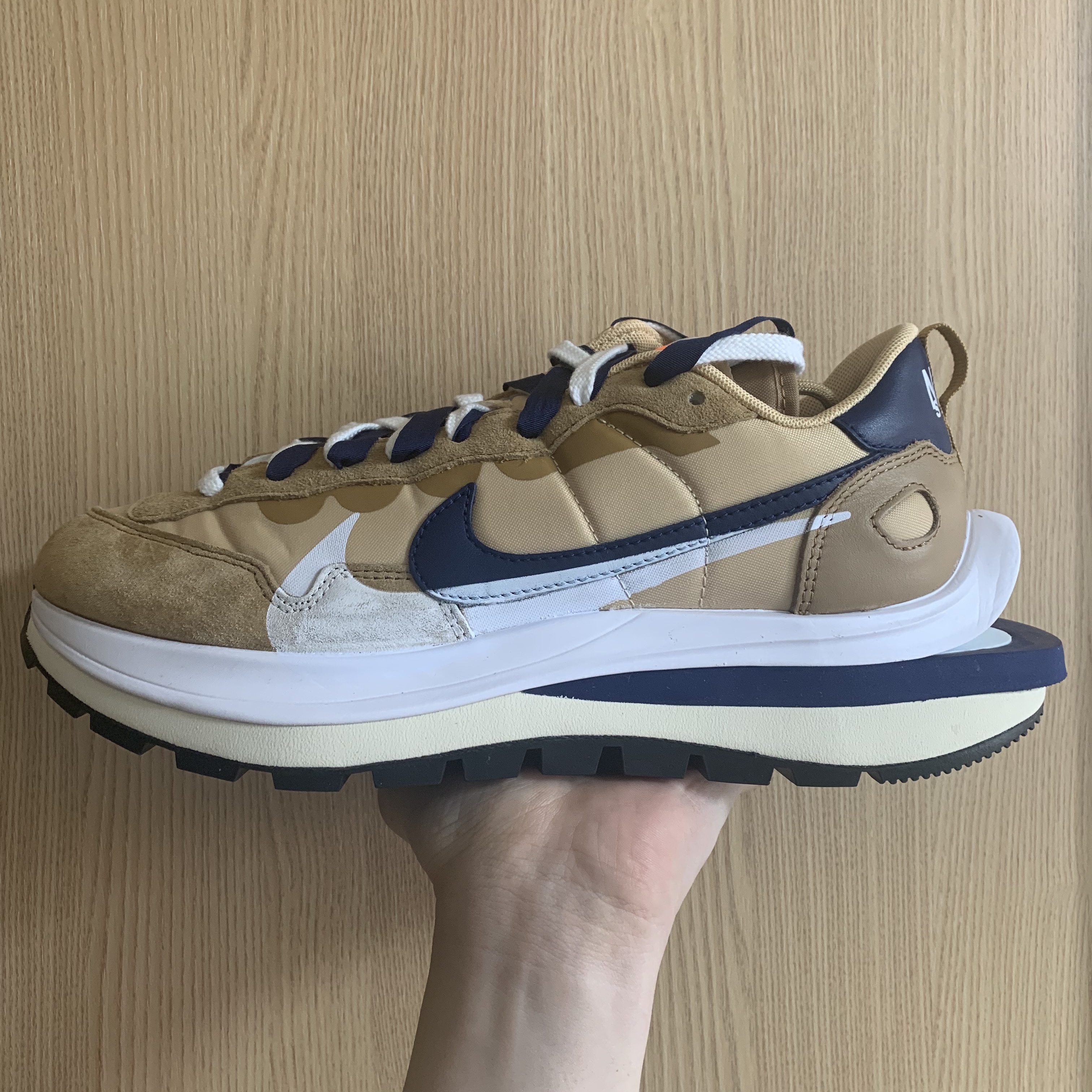 Nike x Sacai VaporWaffle Sesame and Blue Void 착용 스타일