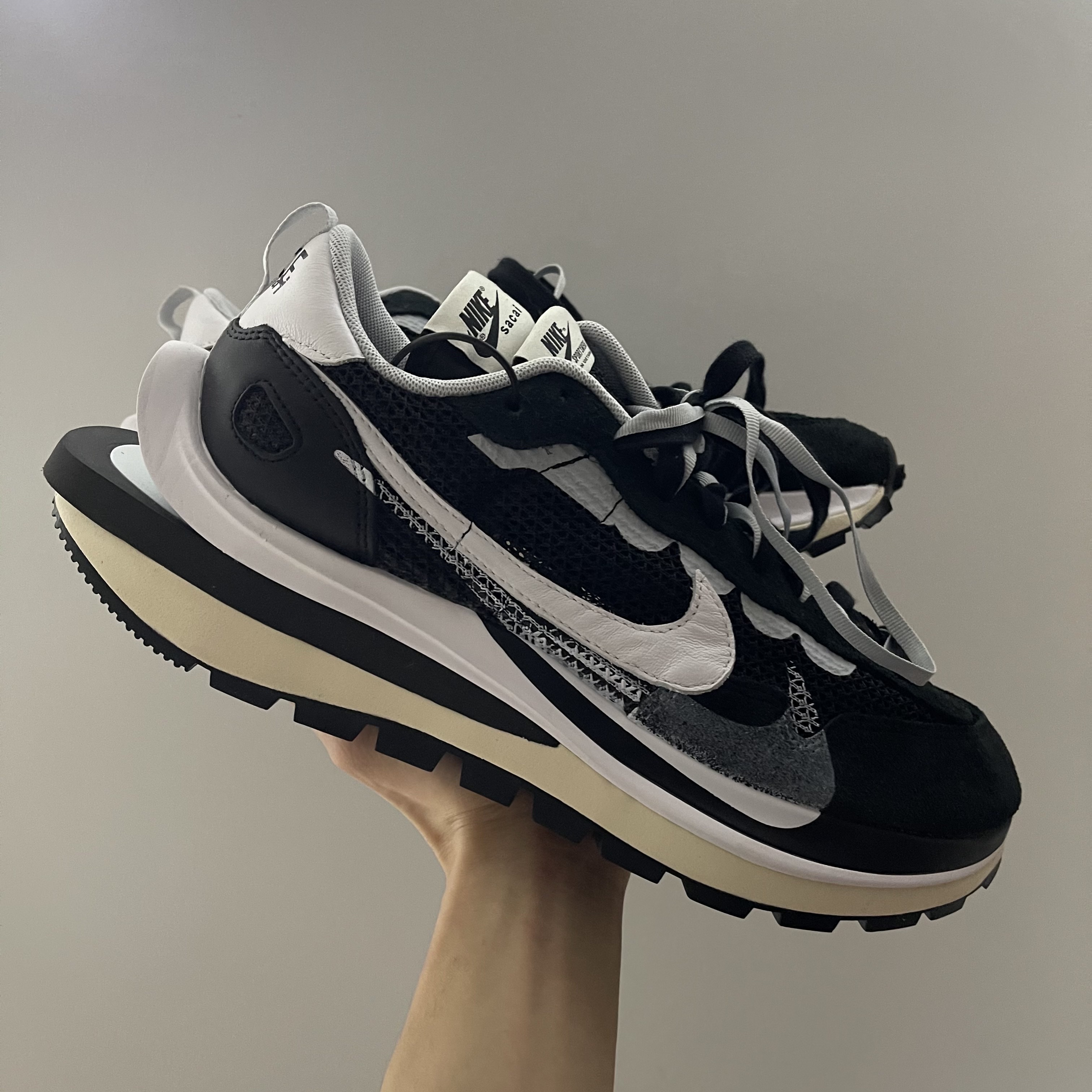 Nike x Sacai VaporWaffle Black White 착용 스타일 - 1