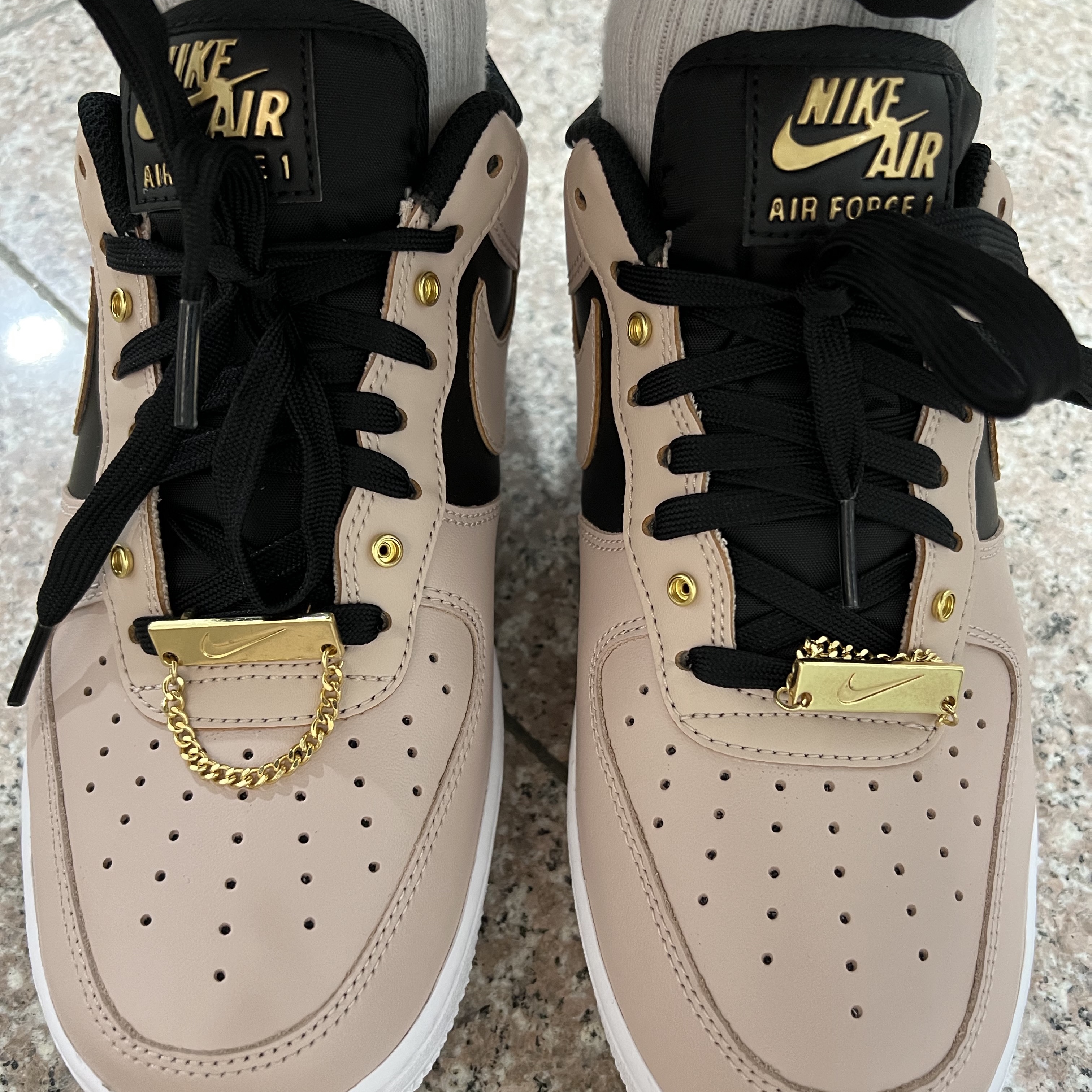 Nike Air Force 1 '07 PRM Touch Of Gold 착용 스타일