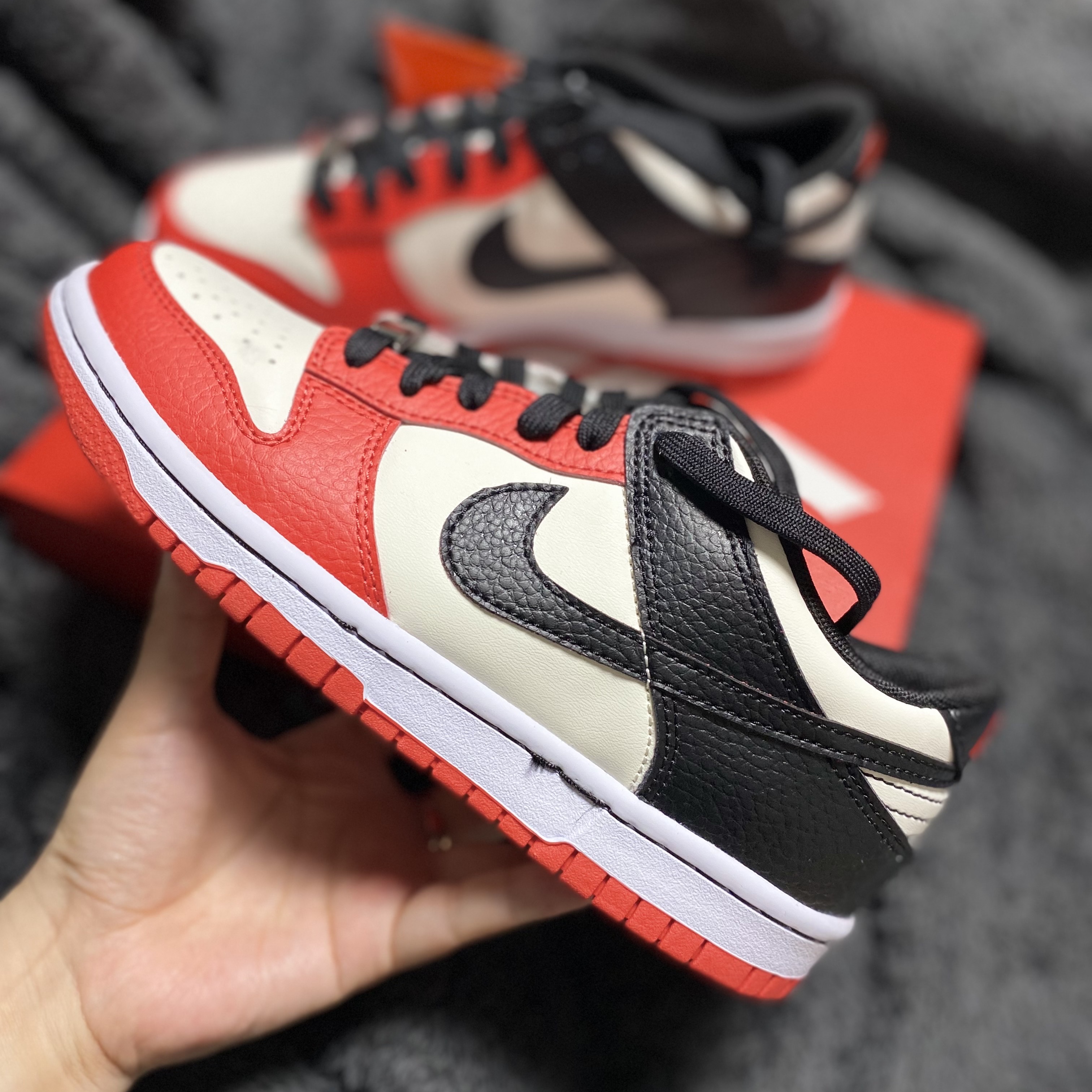 (GS) Nike x NBA Dunk Low Black and Chile Red 착용 스타일