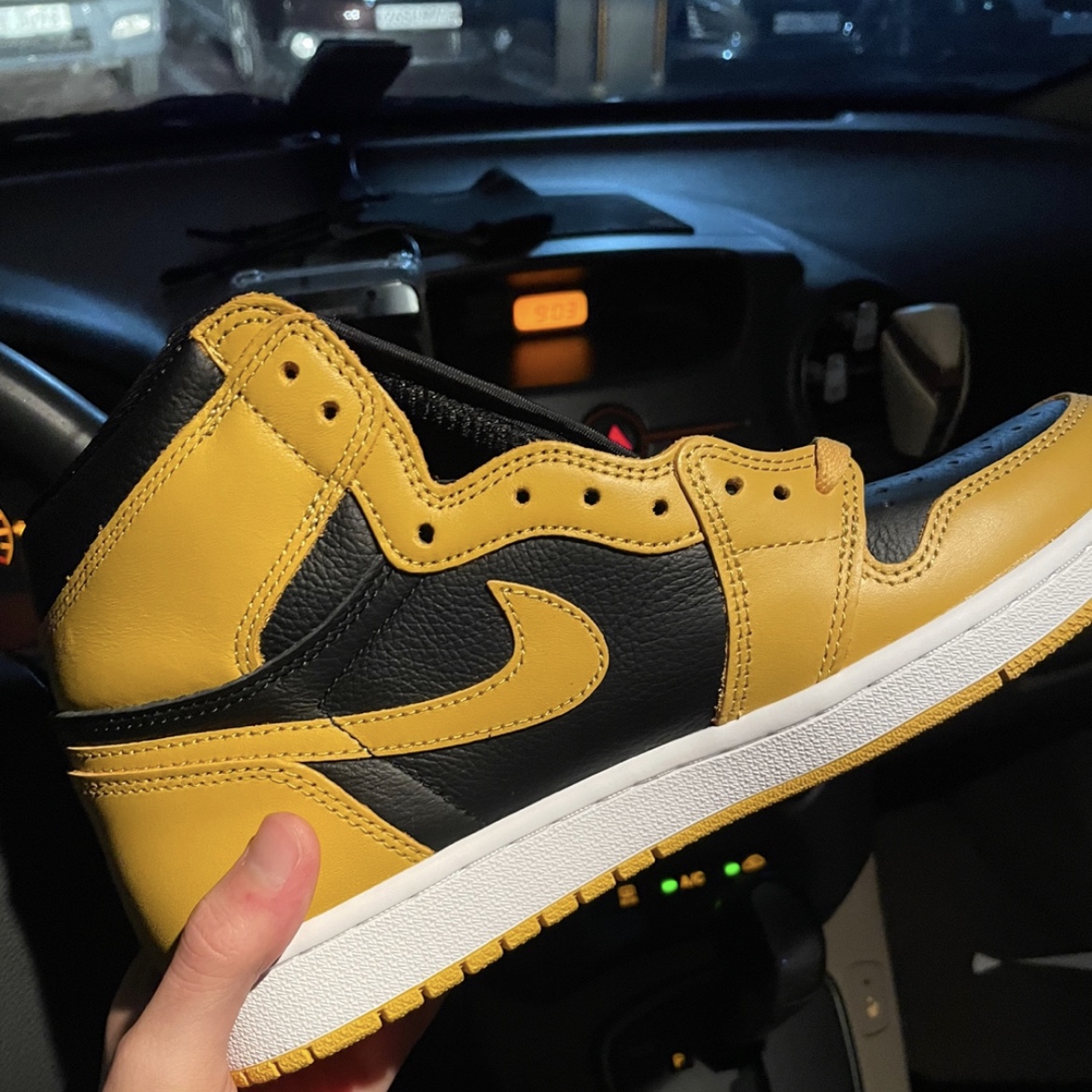 Jordan 1 Retro High OG Pollen 착용 스타일