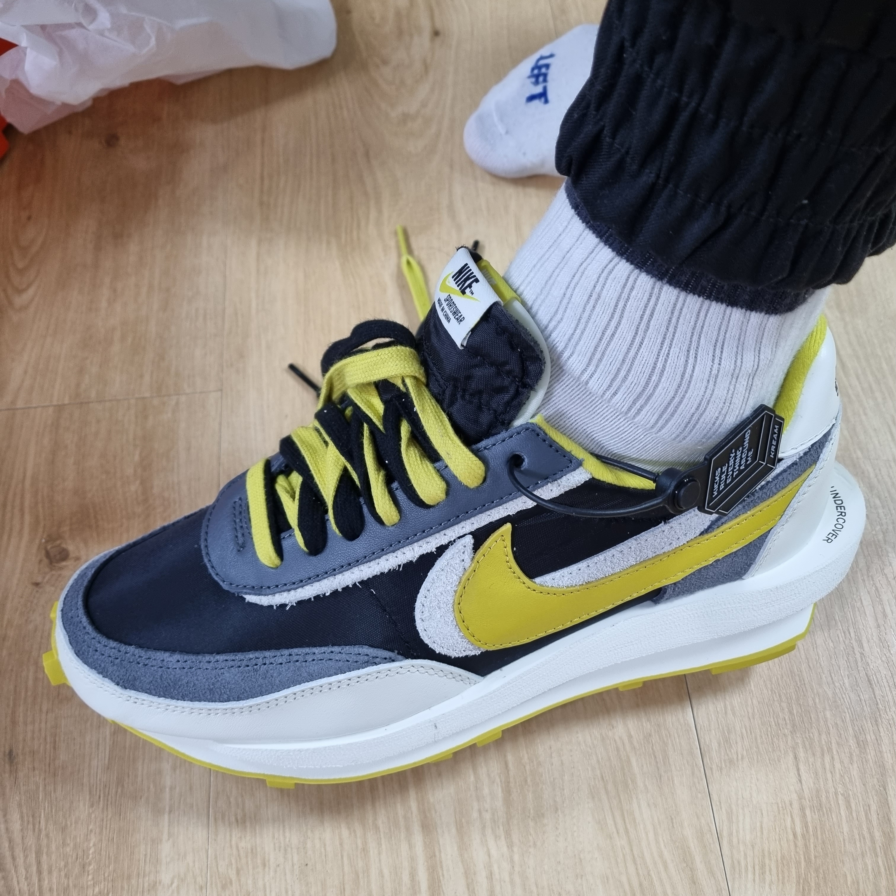 Nike x Sacai x Undercover LDWaffle Black Bright Citron 착용 스타일 - 3