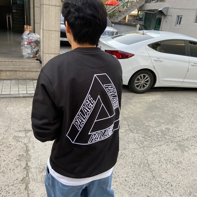 Palace Outliner Mit Designer Crew Black - 21SS 착용 스타일