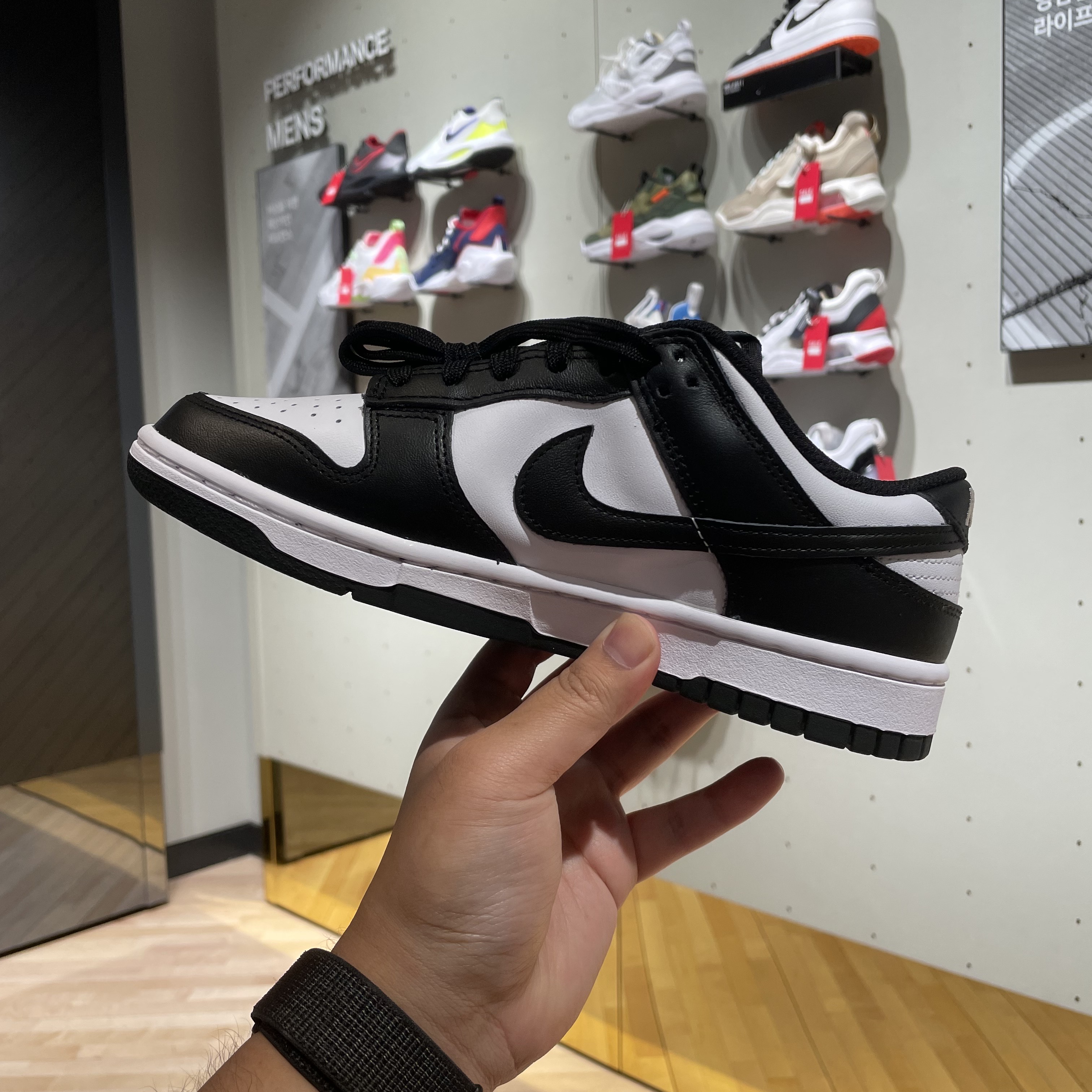 (W) Nike Dunk Low Black 착용 스타일