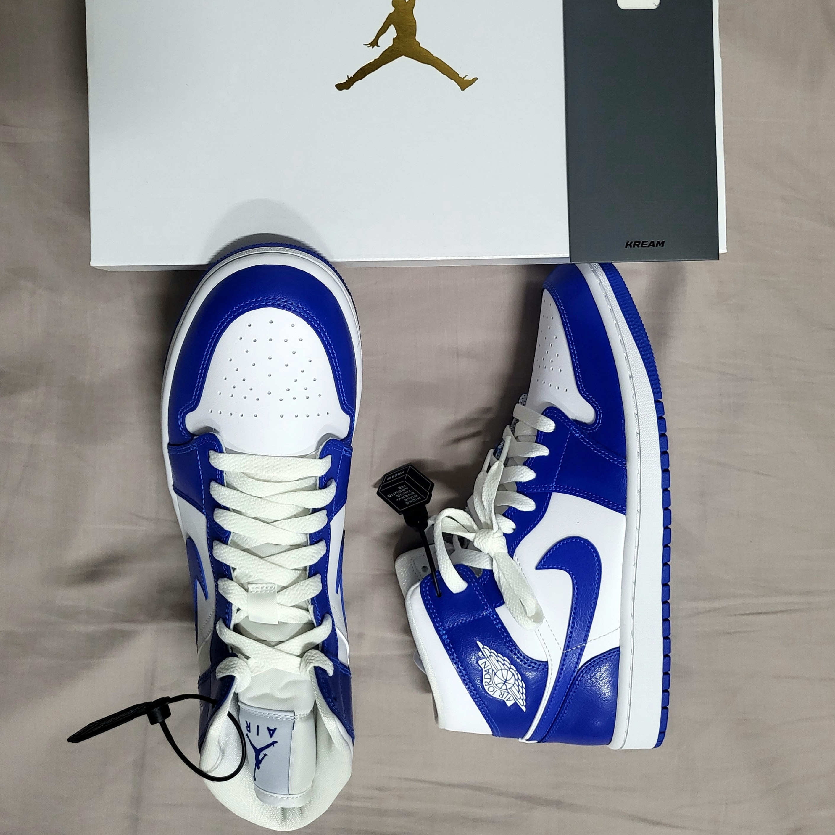 (W) Jordan 1 Mid White Hyper Royal 착용 스타일