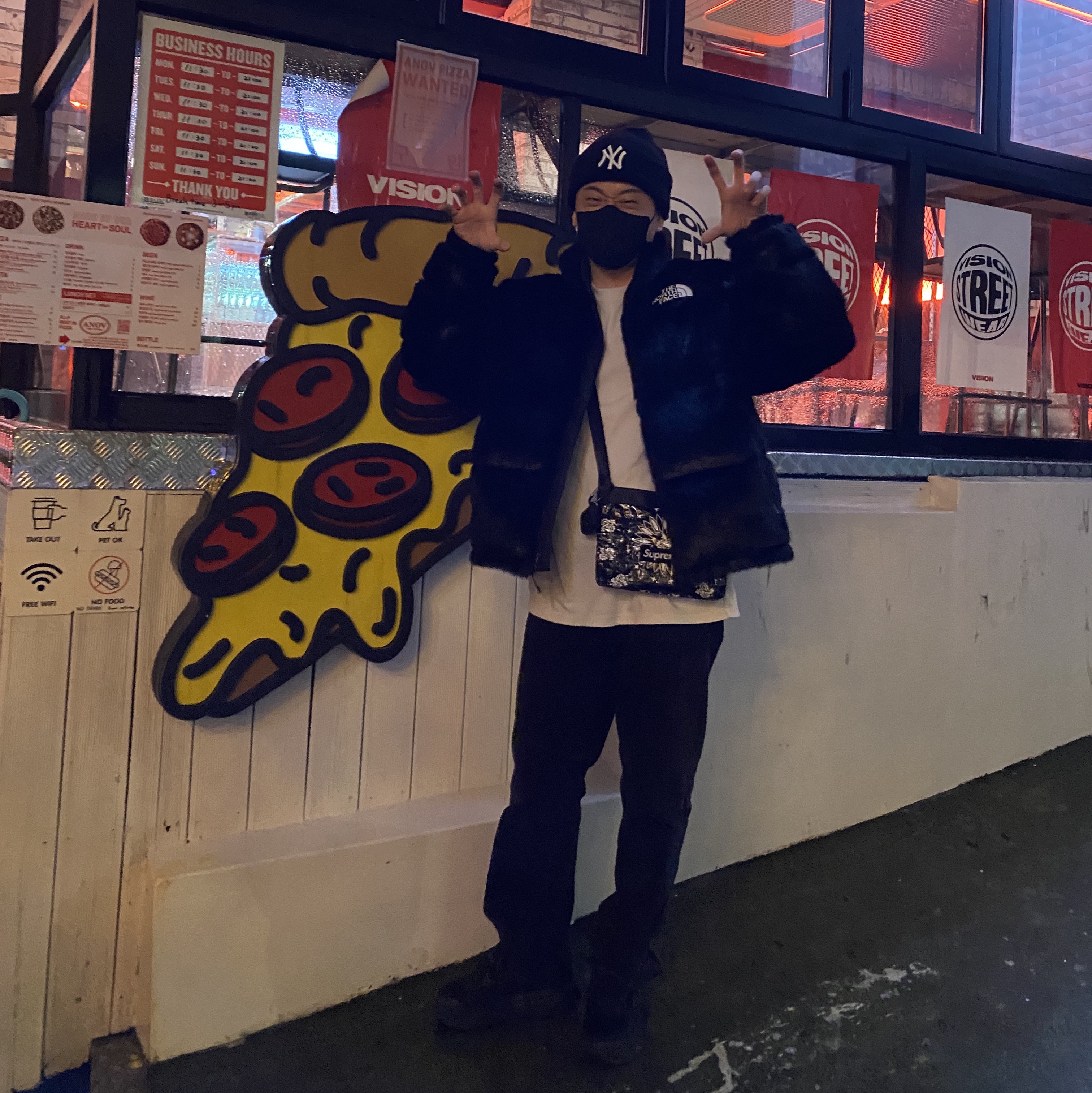 Supreme x The North Face Faux Fur Nuptse Jacket Black - 20FW, Supreme Bandana Tarp Side Bag Black - 21SS 착용 스타일 - 2