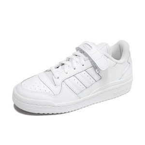 Adidas Forum Low Triple White 착용 스타일 - 2