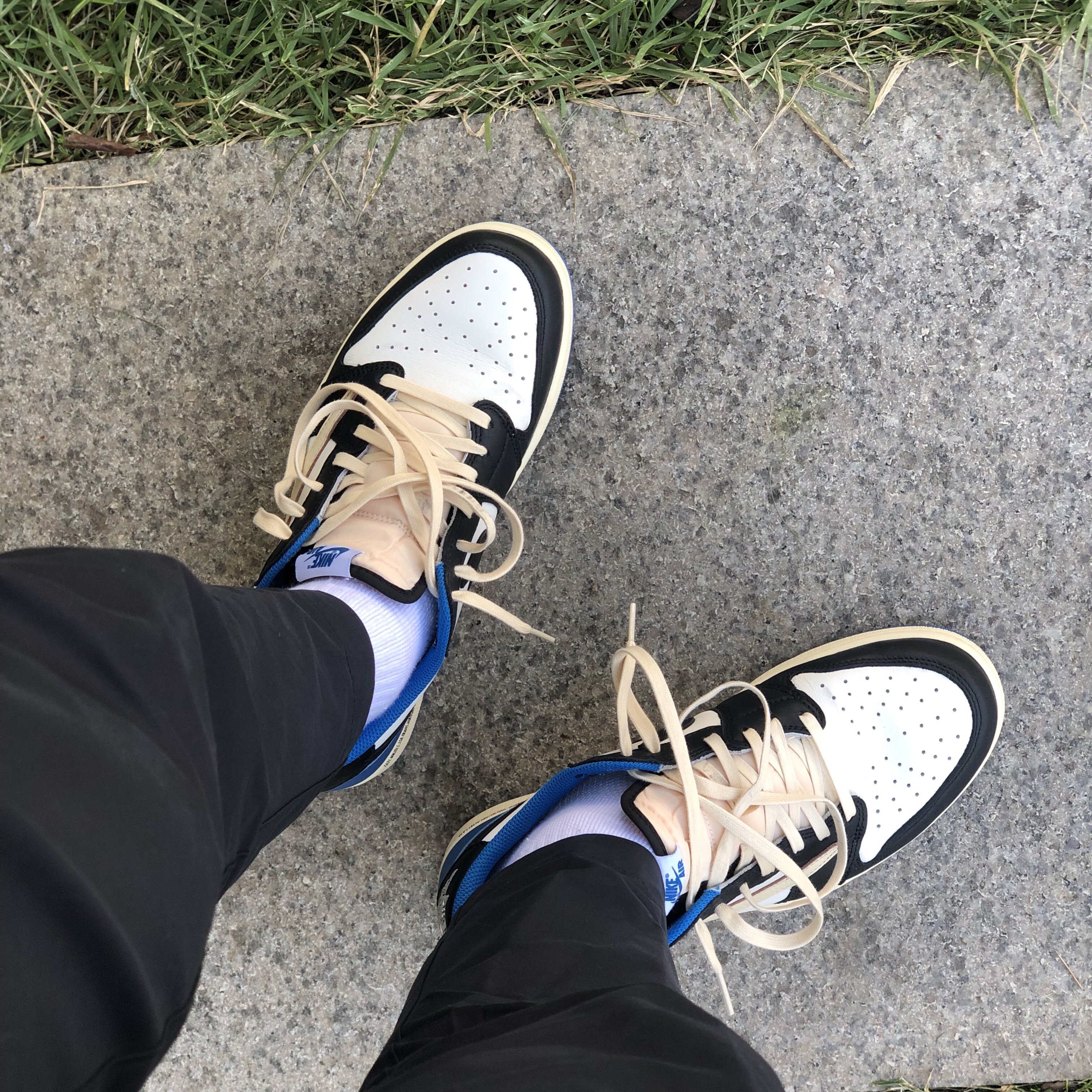 Jordan 1 x Travis Scott x Fragment Retro Low OG SP Military Blue 착용 스타일 - 3