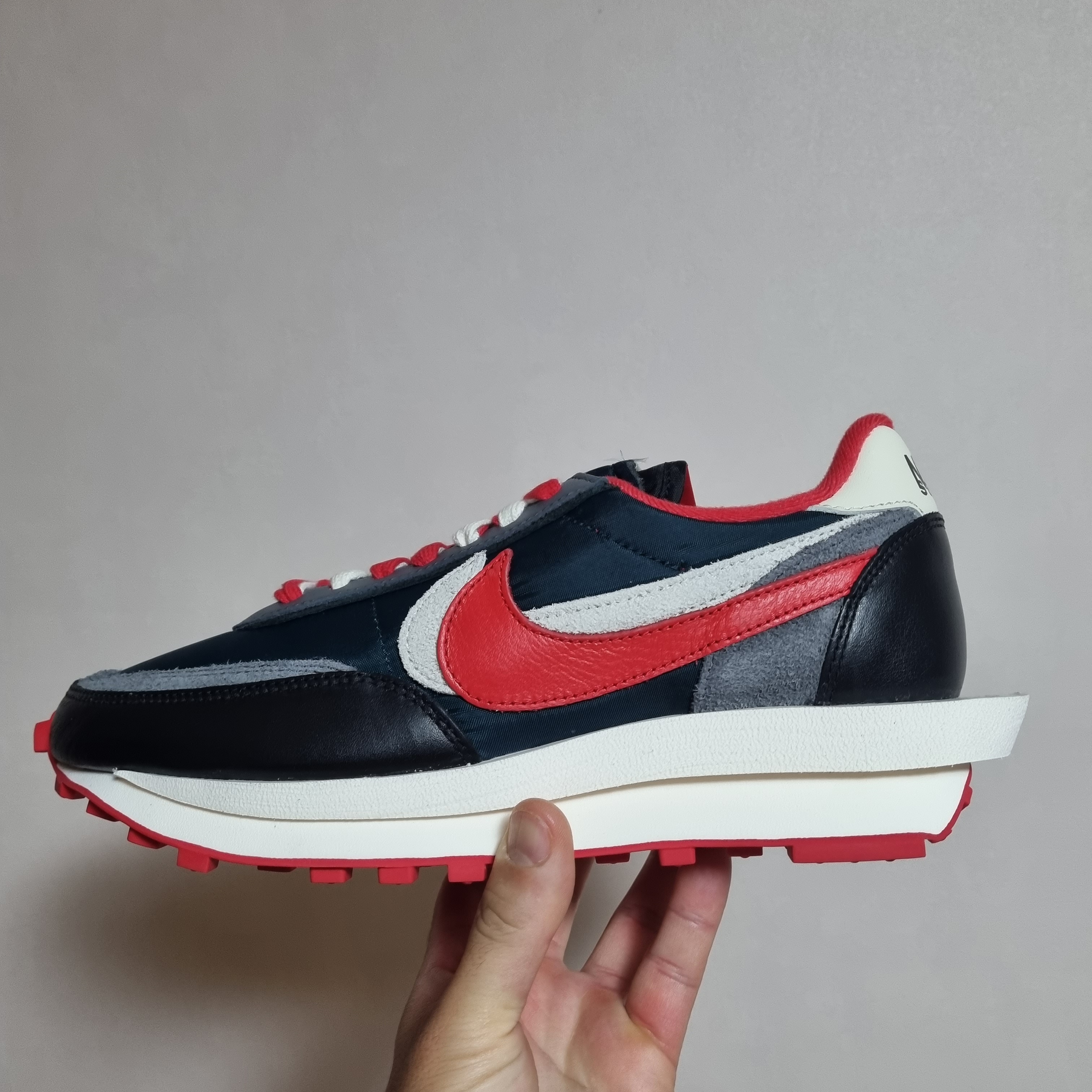 Nike x Sacai x Undercover LDWaffle Midnight Spruce University Red 착용 스타일