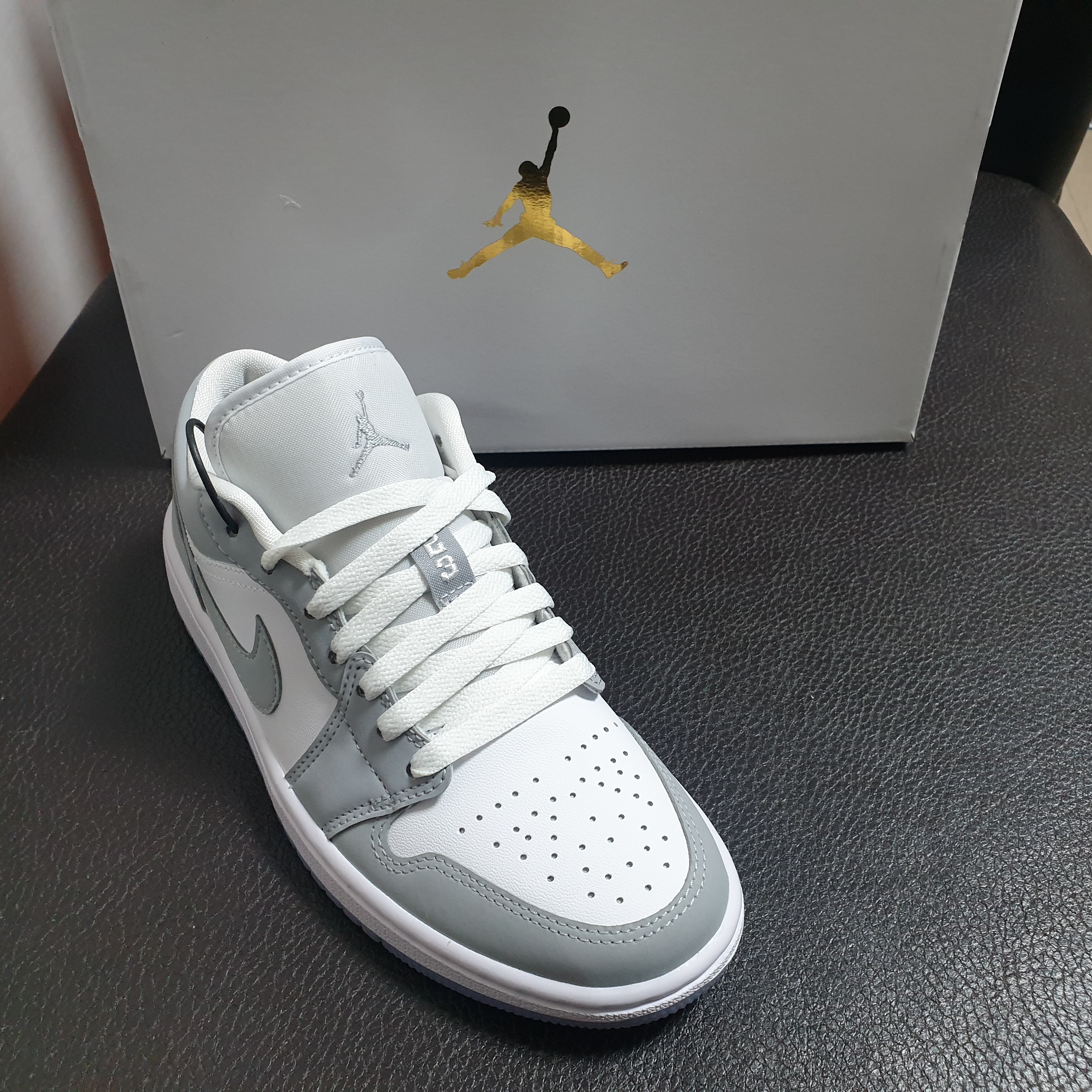 (W) Jordan 1 Low White Wolf Grey 착용 스타일 - 1