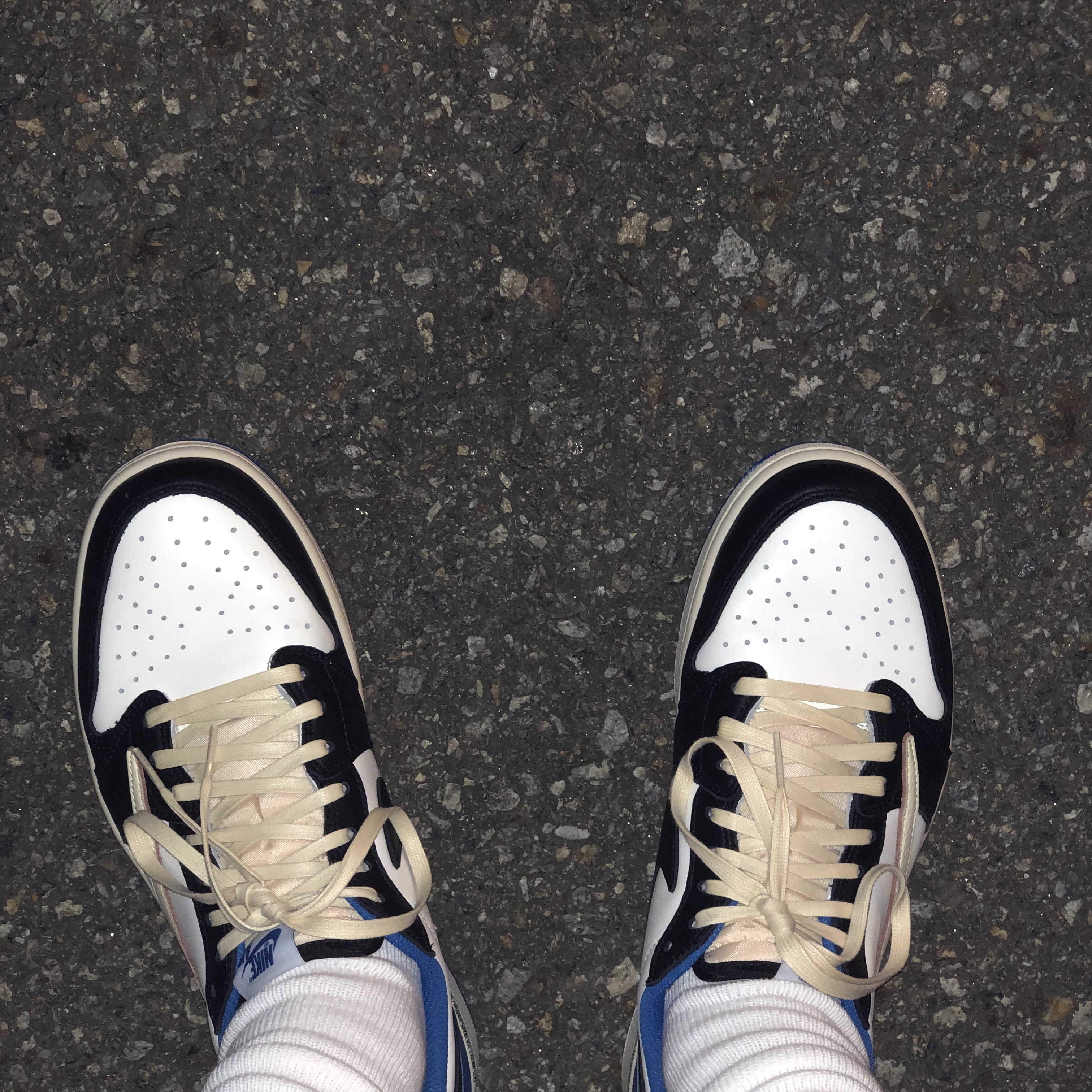 Jordan 1 x Travis Scott x Fragment Retro Low OG SP Military Blue 착용 스타일 - 5