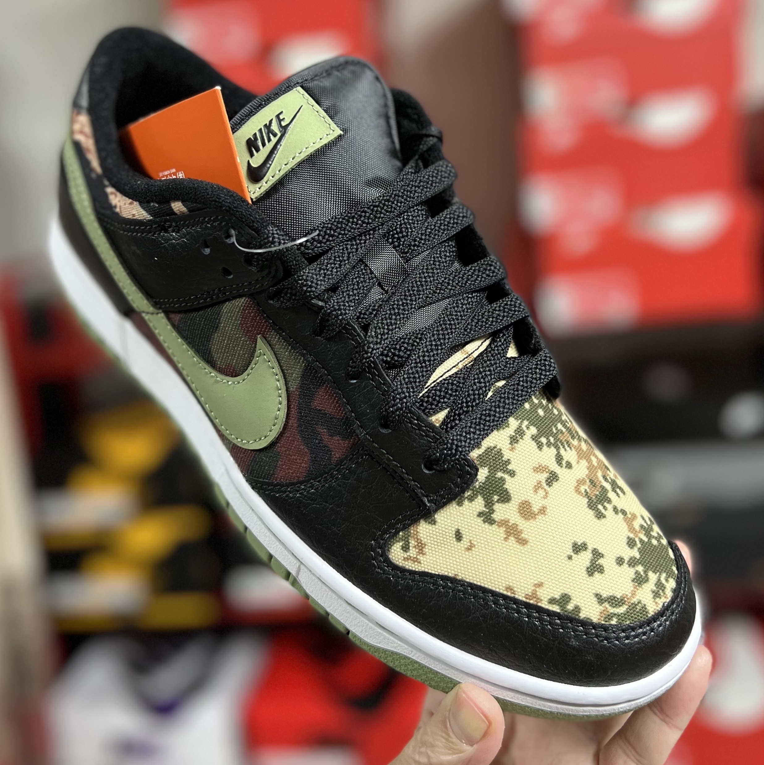 Nike Dunk Low SE Black Multi Camo 착용 스타일 - 3