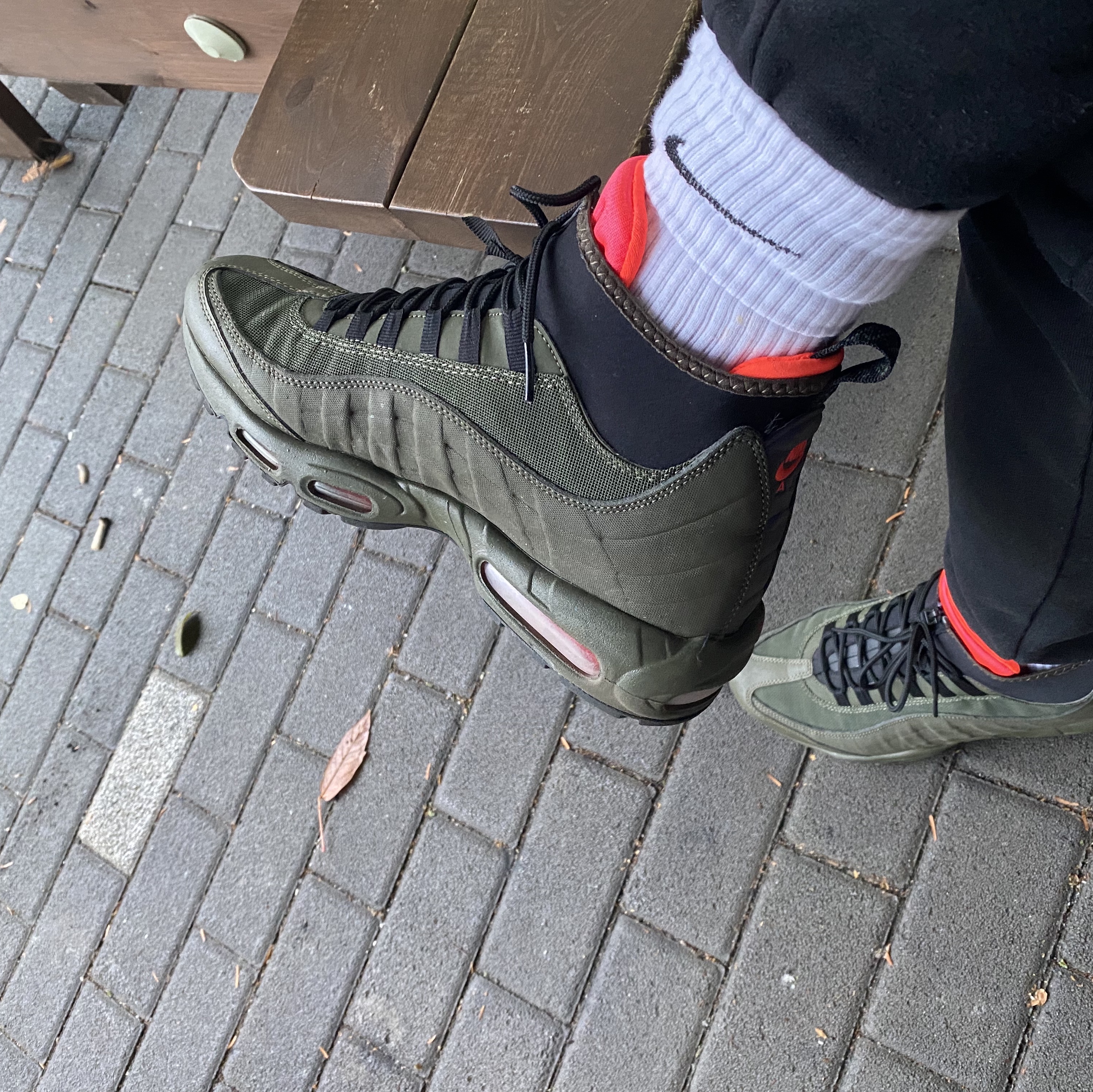 Nike Air Max 95 Sneakerboot Triple Black 착용 스타일