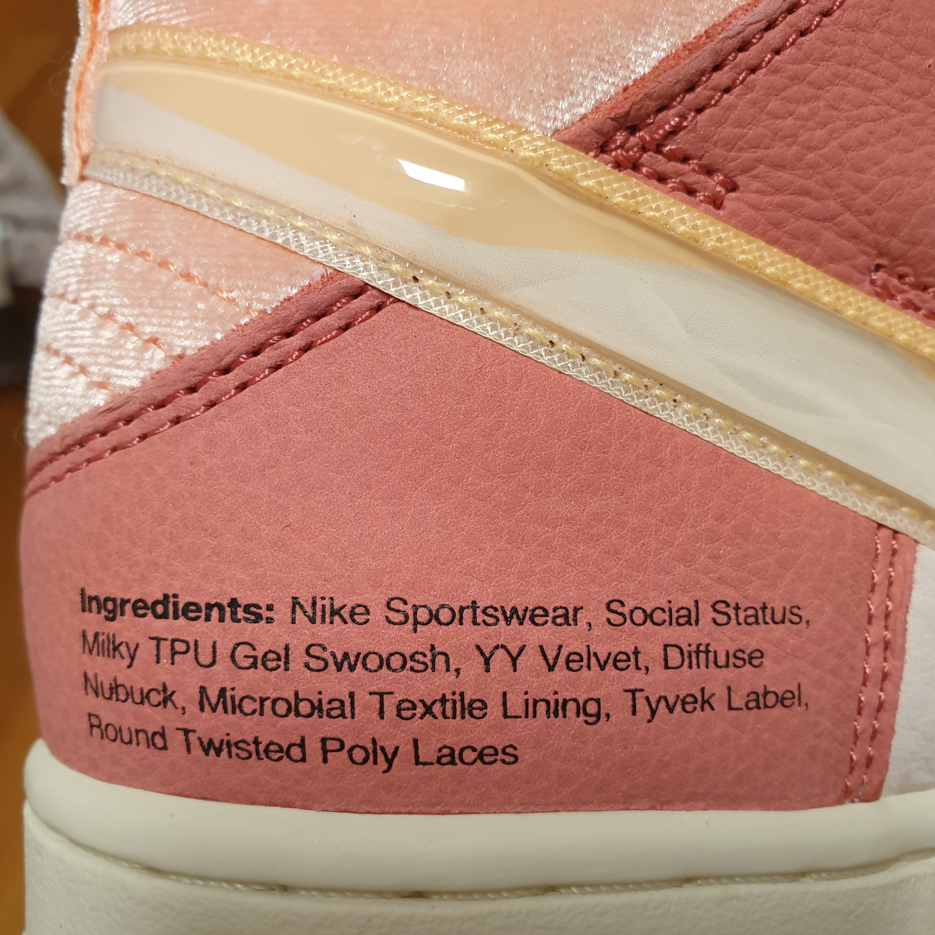 Nike x Social Status Dunk Mid Free Lunch Strawberry Milk 착용 스타일 - 4
