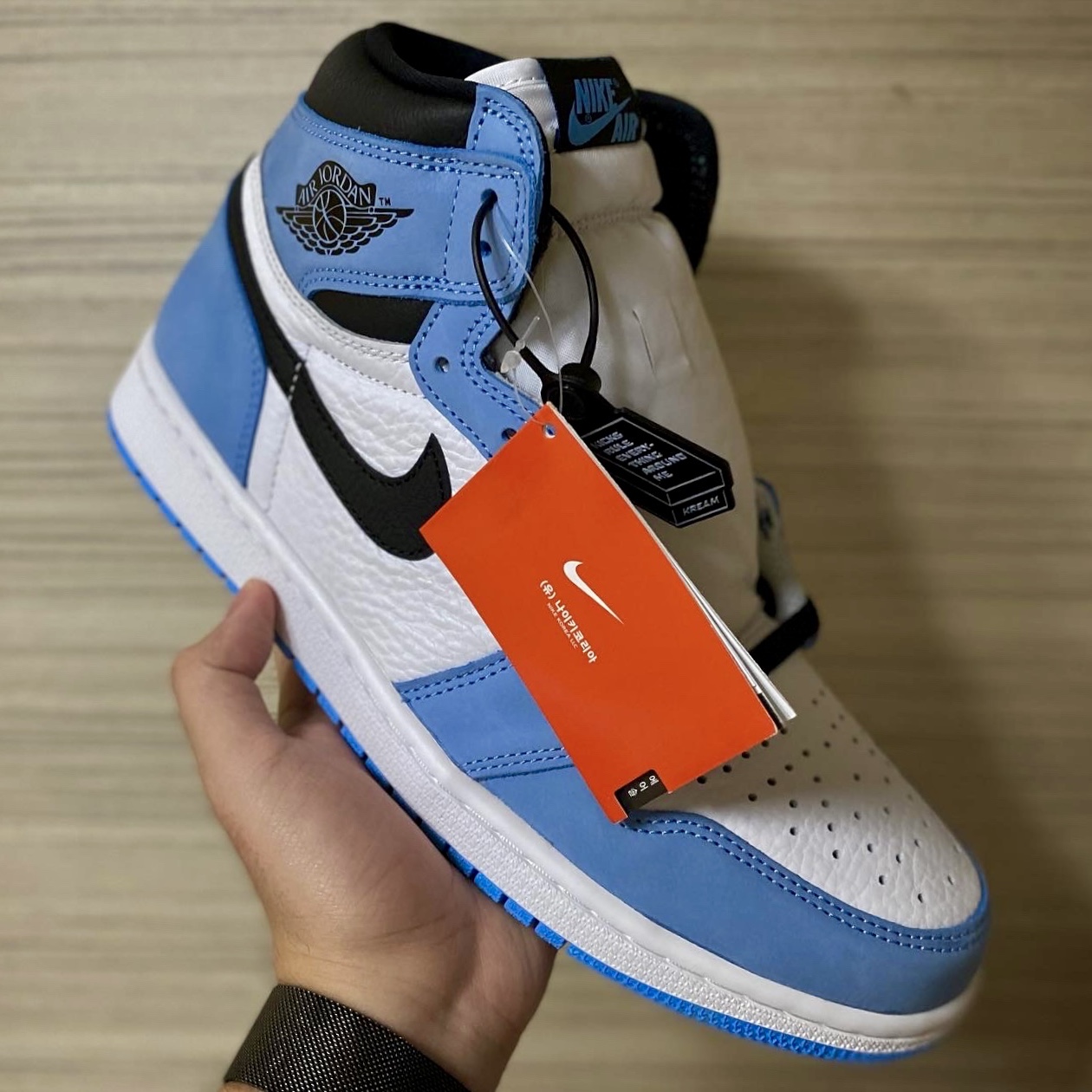 Jordan 1 Retro High OG CO.JP Midnight Navy, Jordan 1 Retro High OG University Blue 착용 스타일 - 2
