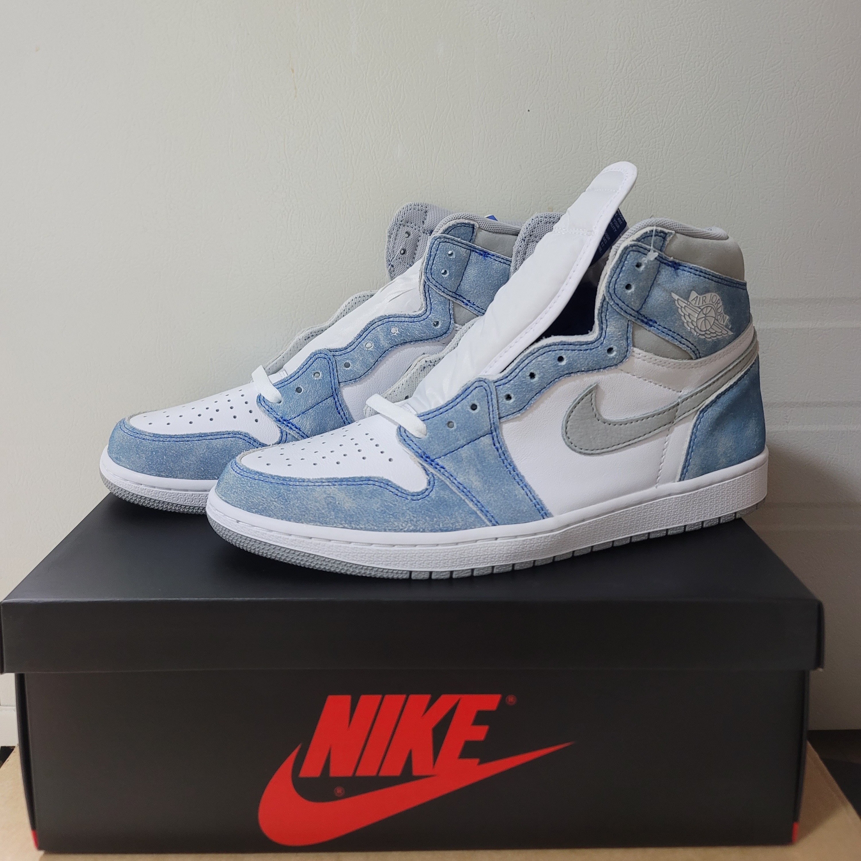 Jordan 1 Retro High OG Hyper Royal 착용 스타일 - 2