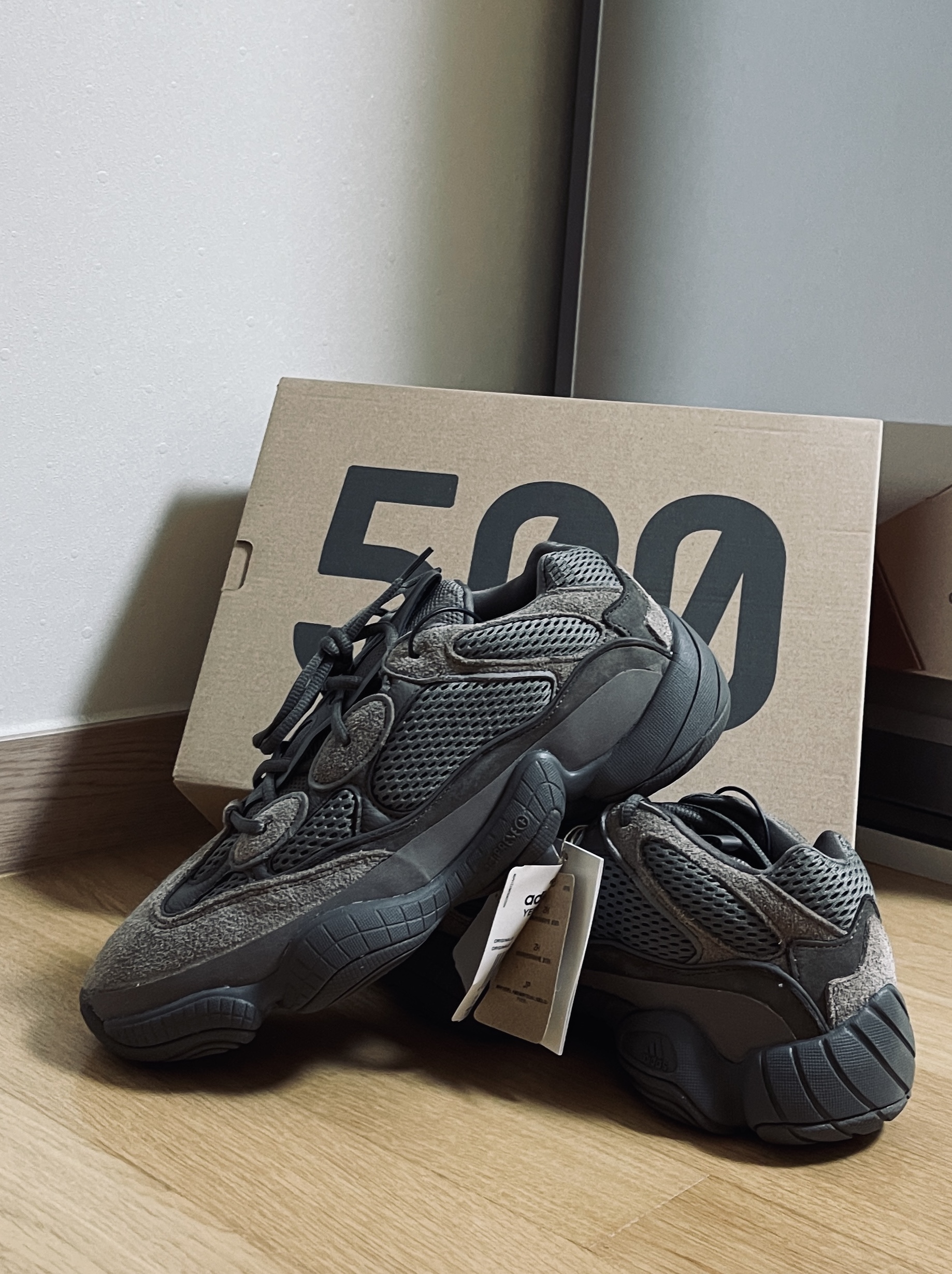 Adidas Yeezy 500 Clay Brown 착용 스타일 - 1