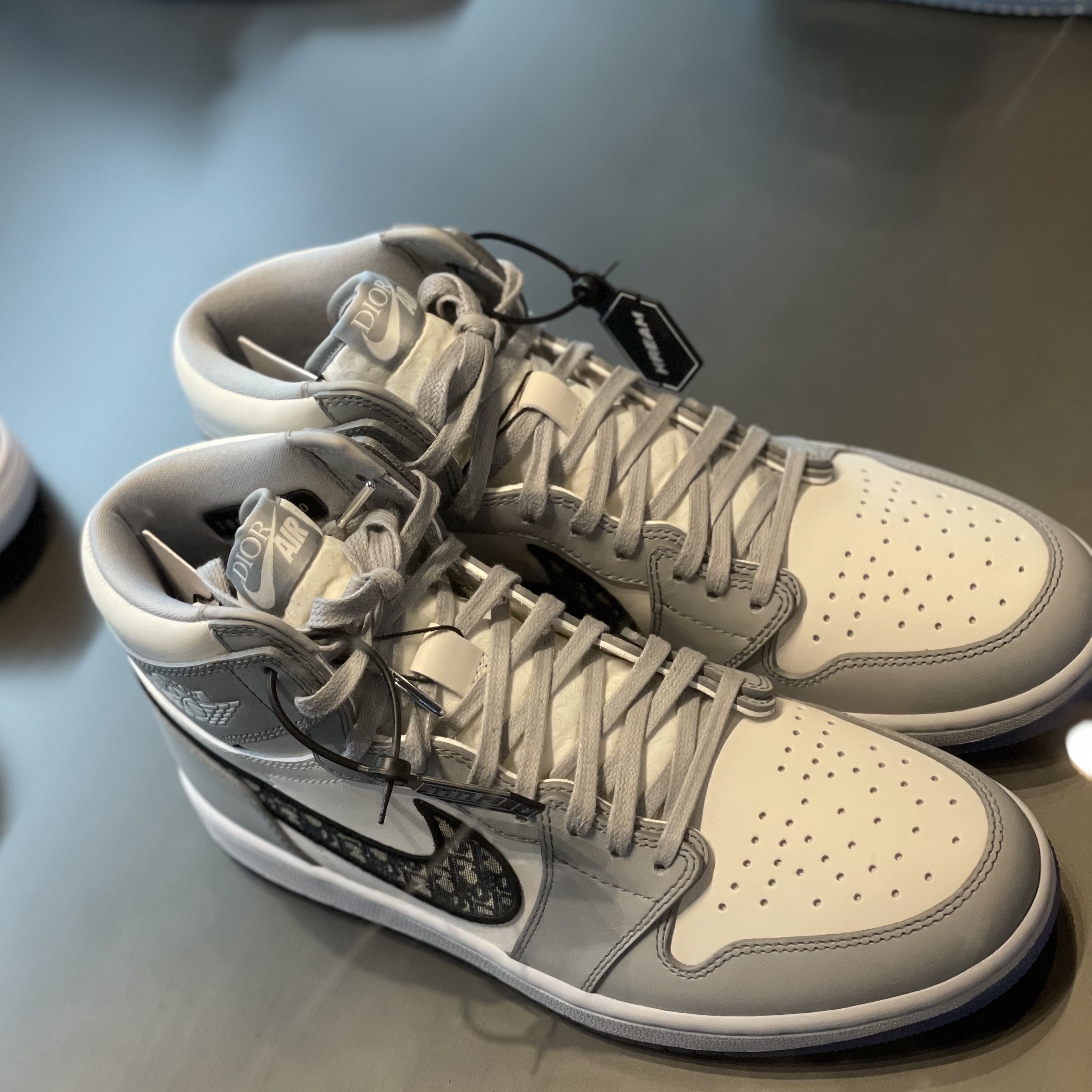 Jordan 1 x Dior High OG 착용 스타일