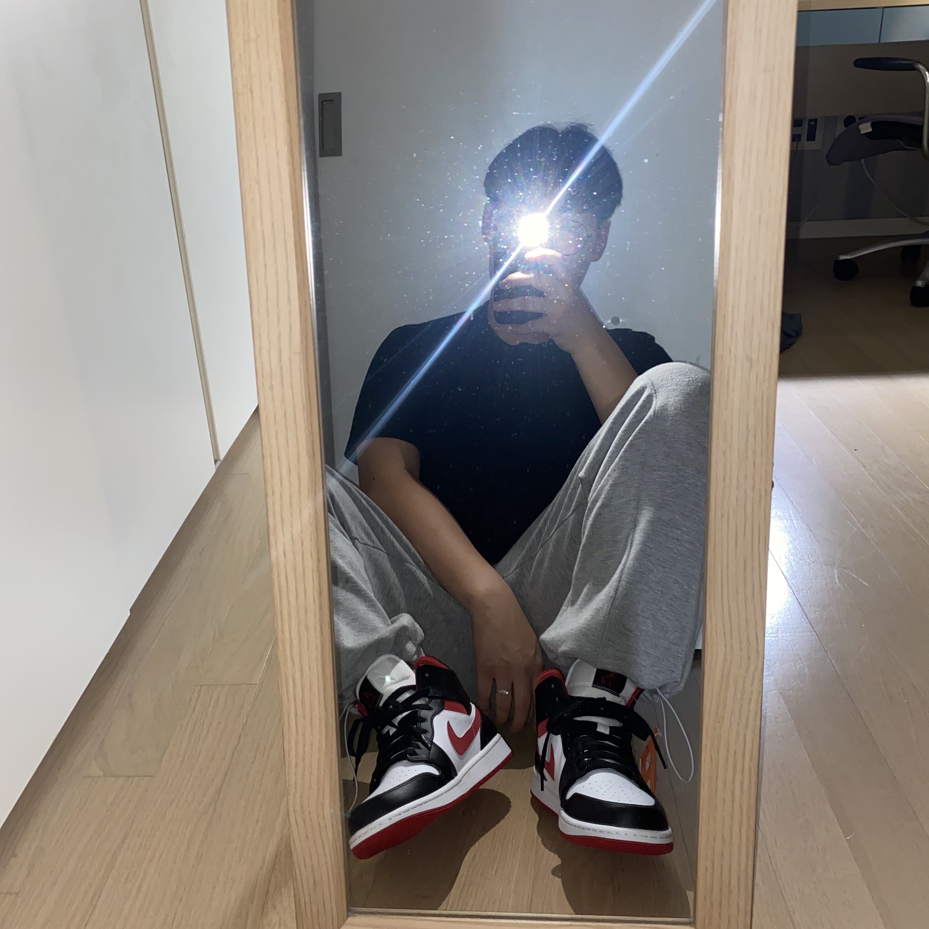 Jordan 1 Mid Gym Red Black White 착용 스타일